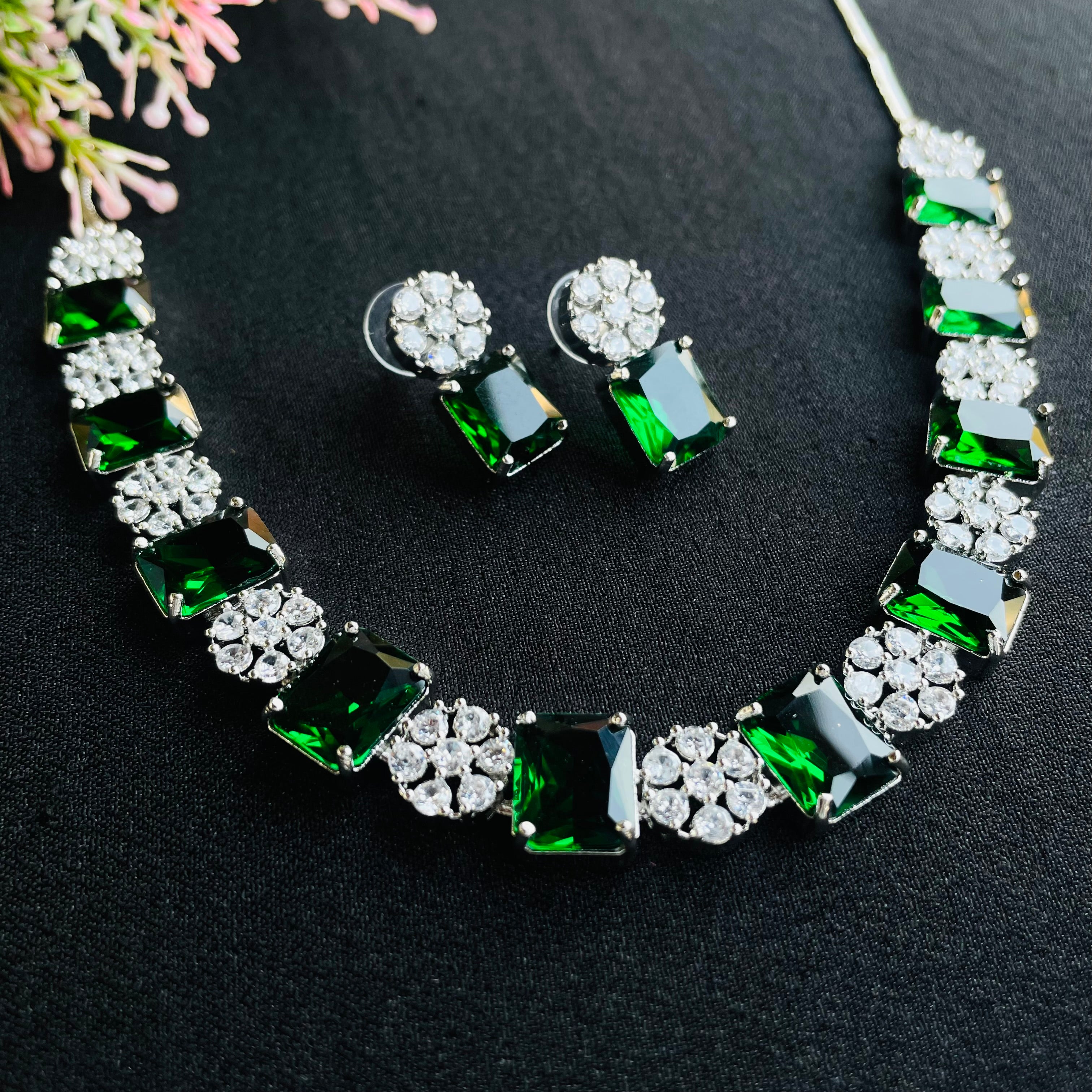 Ad Morgan Neckpiece