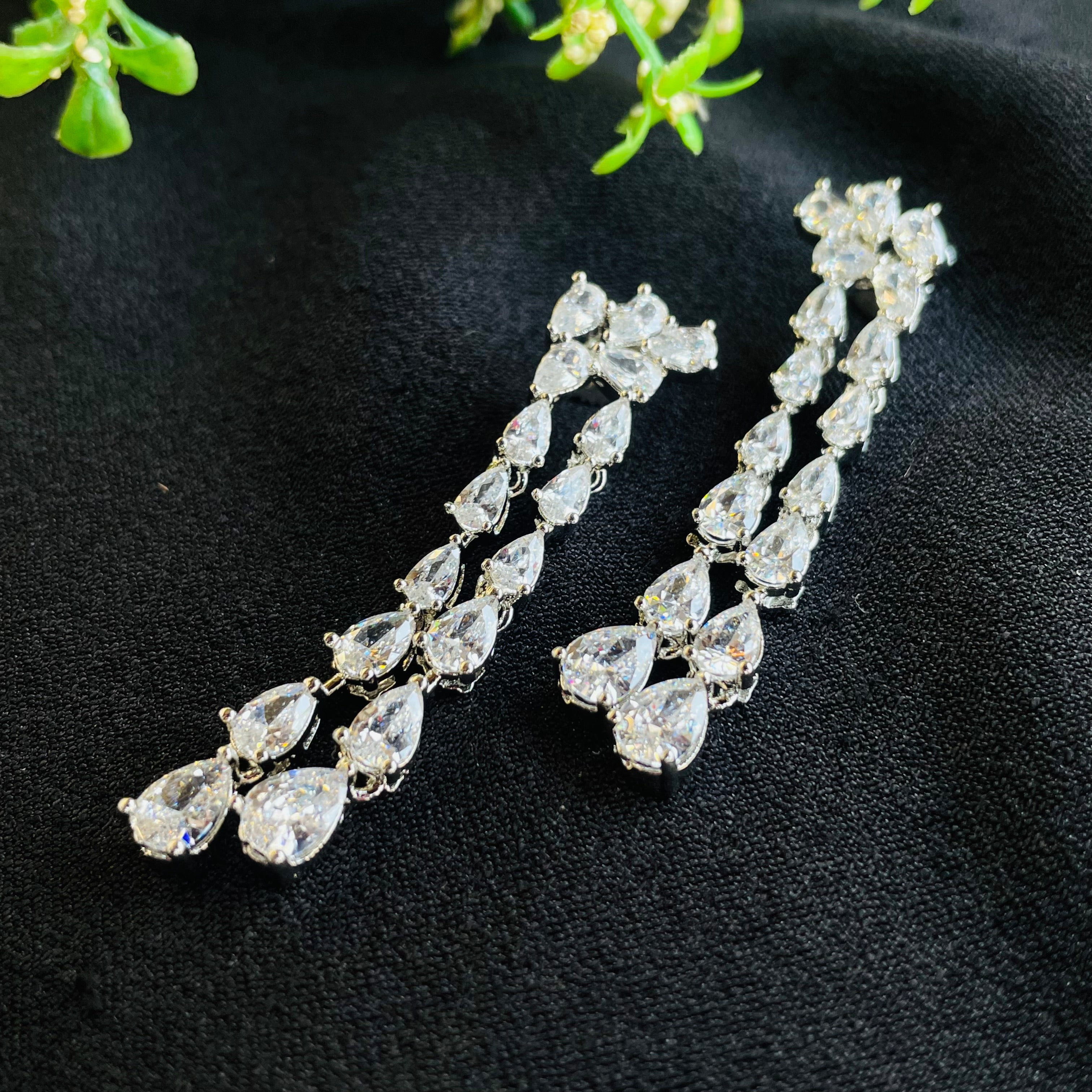 Ad jivika neckpiece