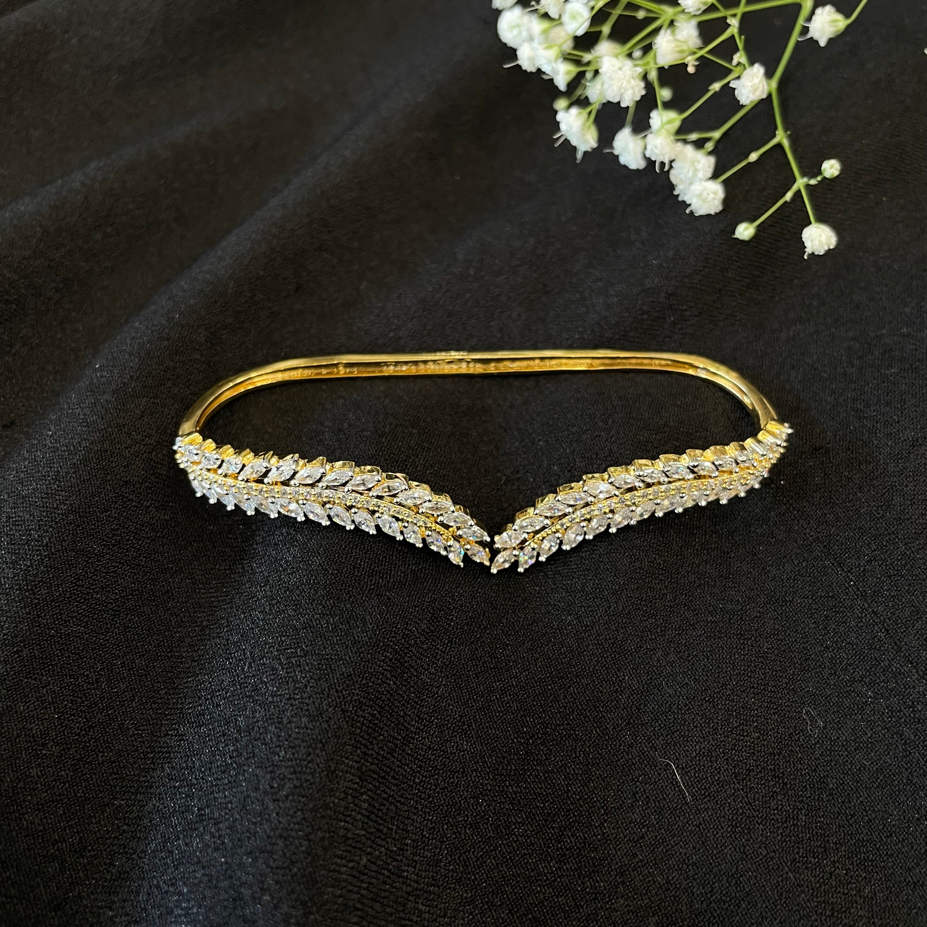 Ad Elara Hand Cuff with ring