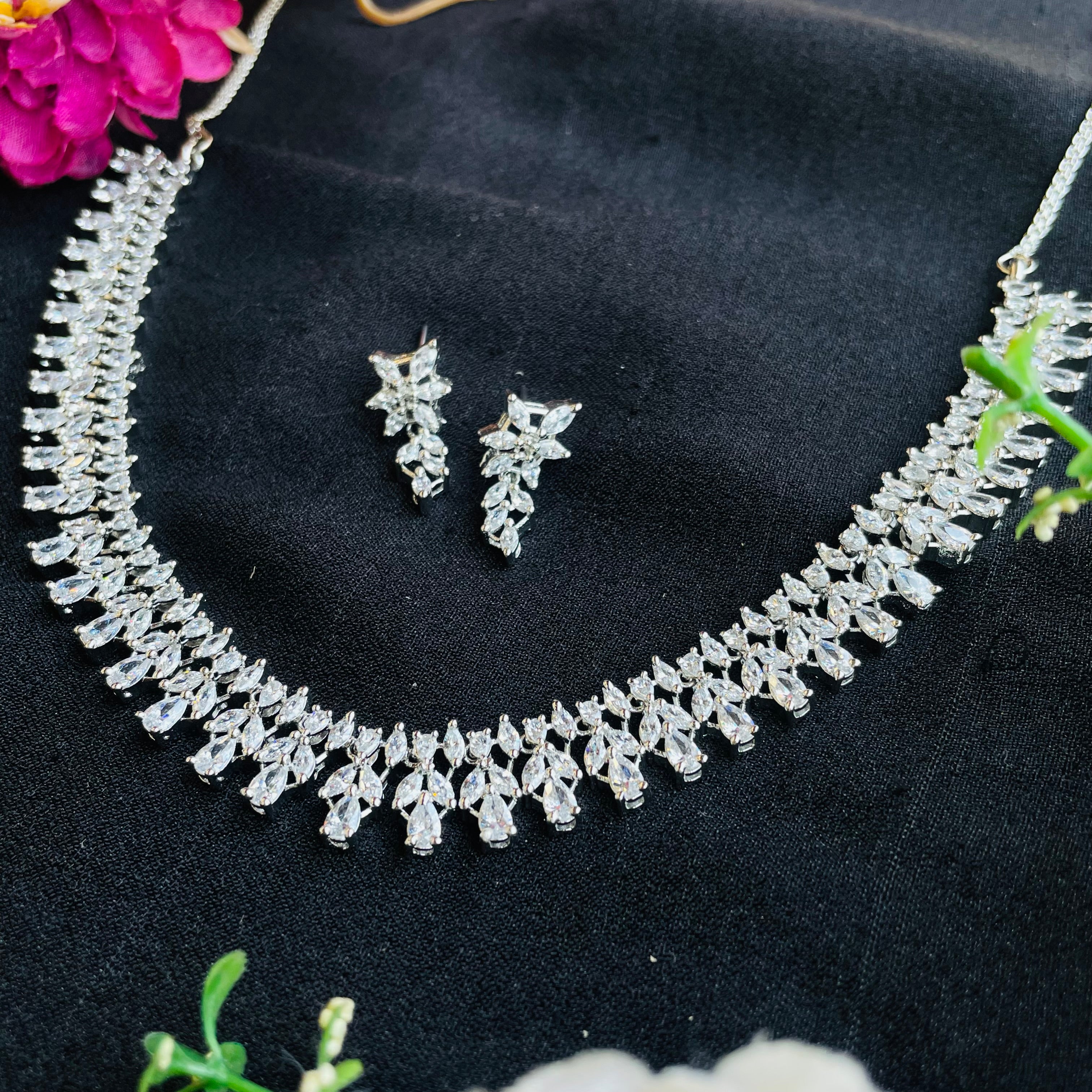 Ad aria neckpiece
