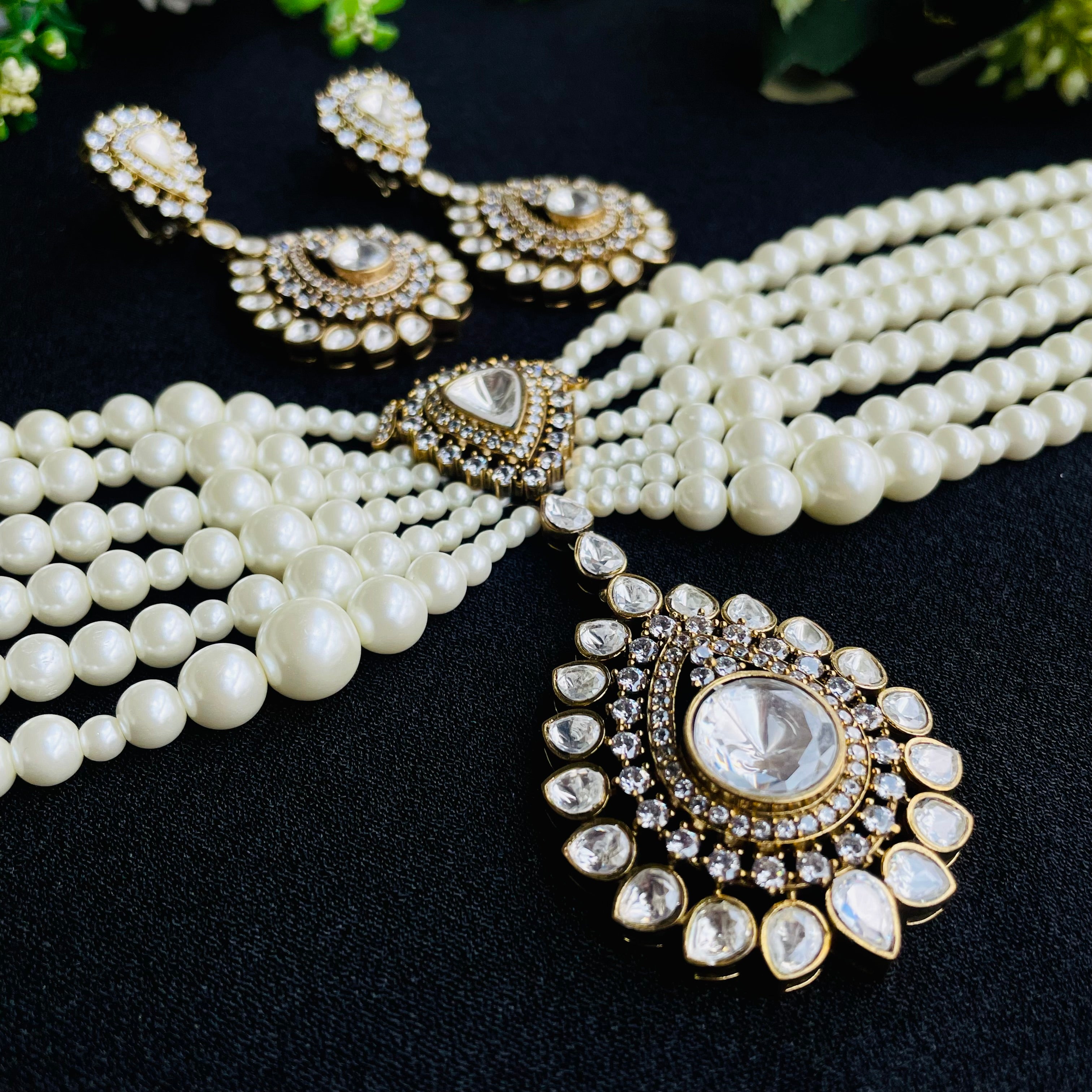 Nayaab Avni Pearl Choker