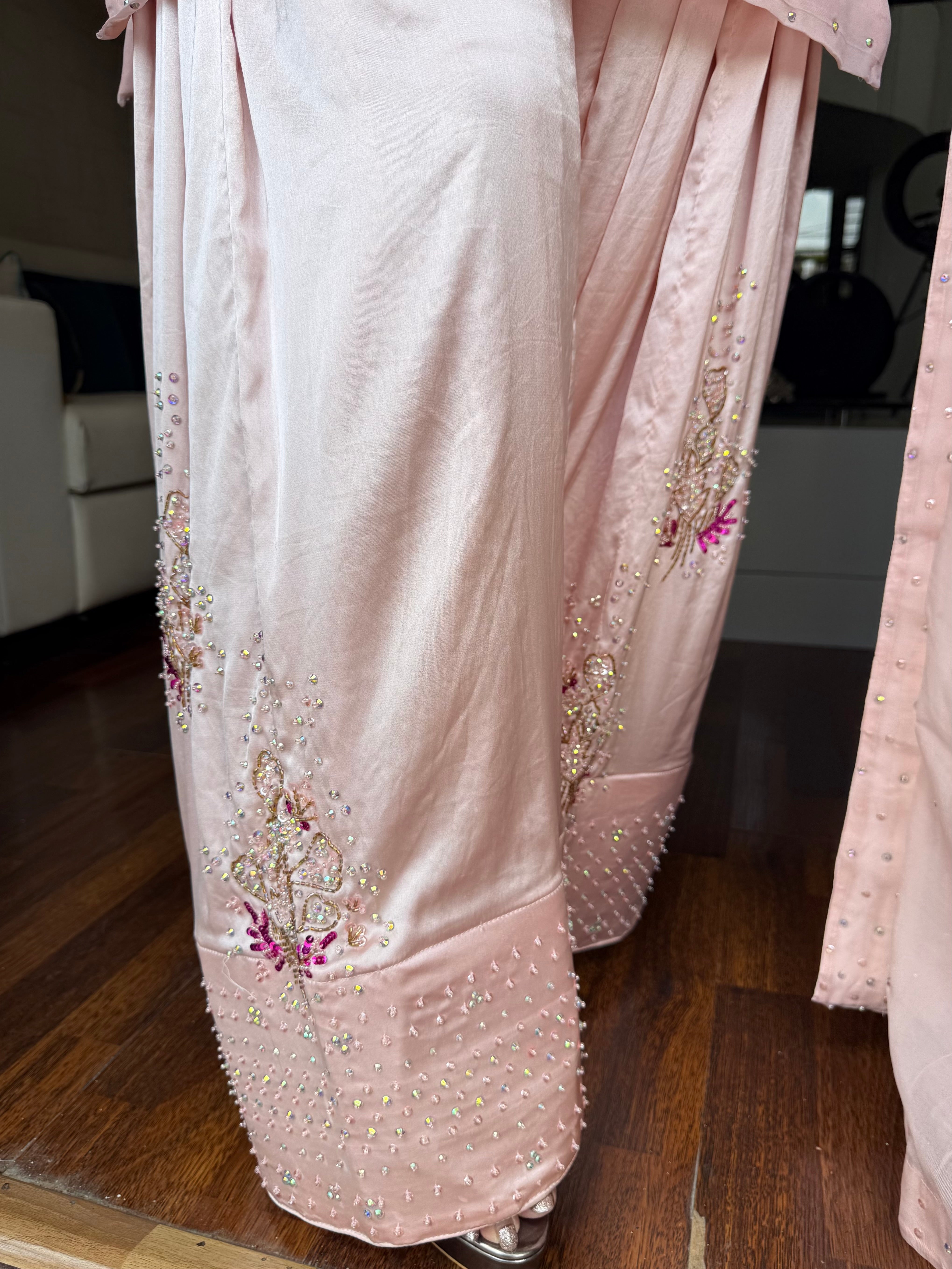 VS Gulabi Noor Suit Set