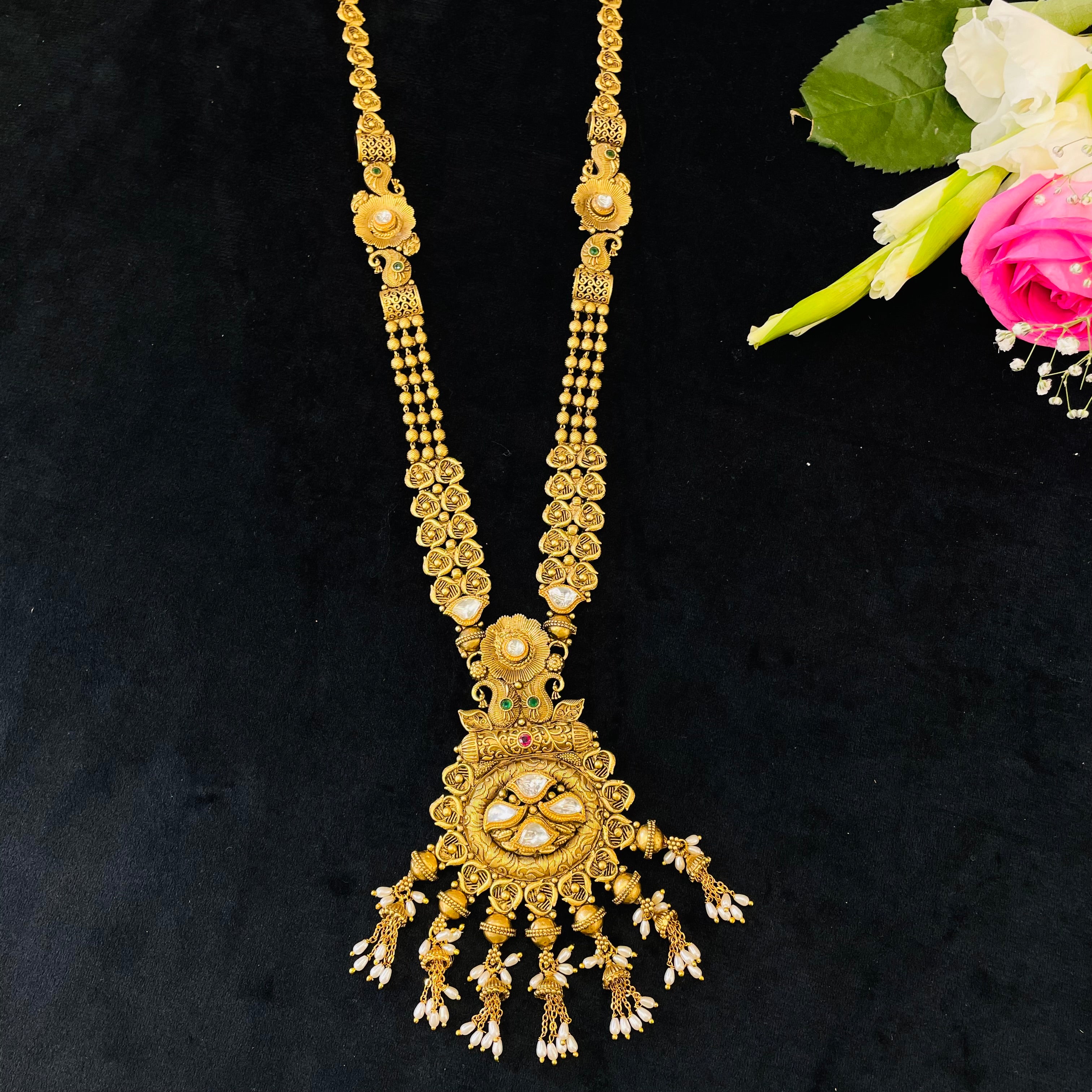 Nayaab Monica Neckpiece