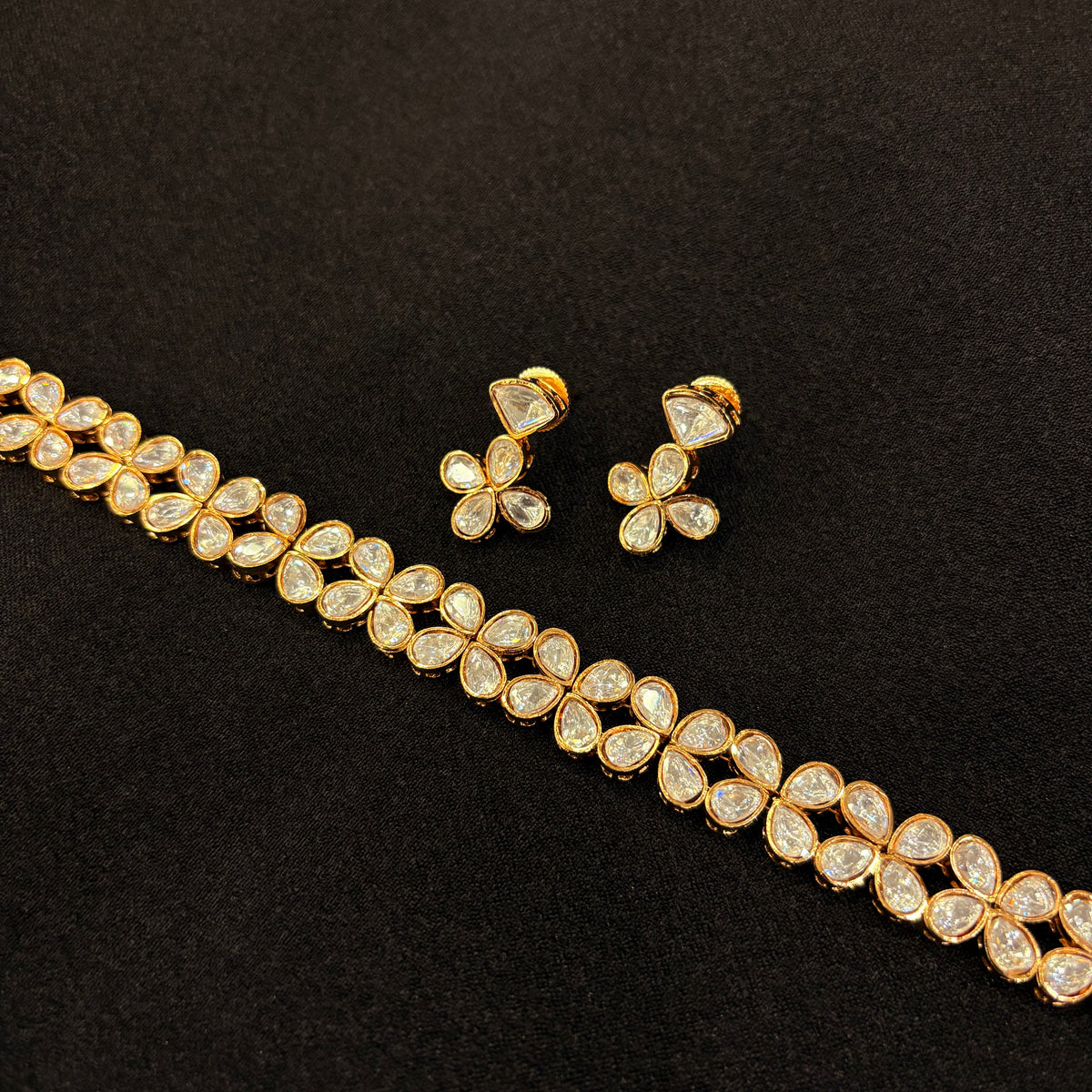 Aira Neckpiece