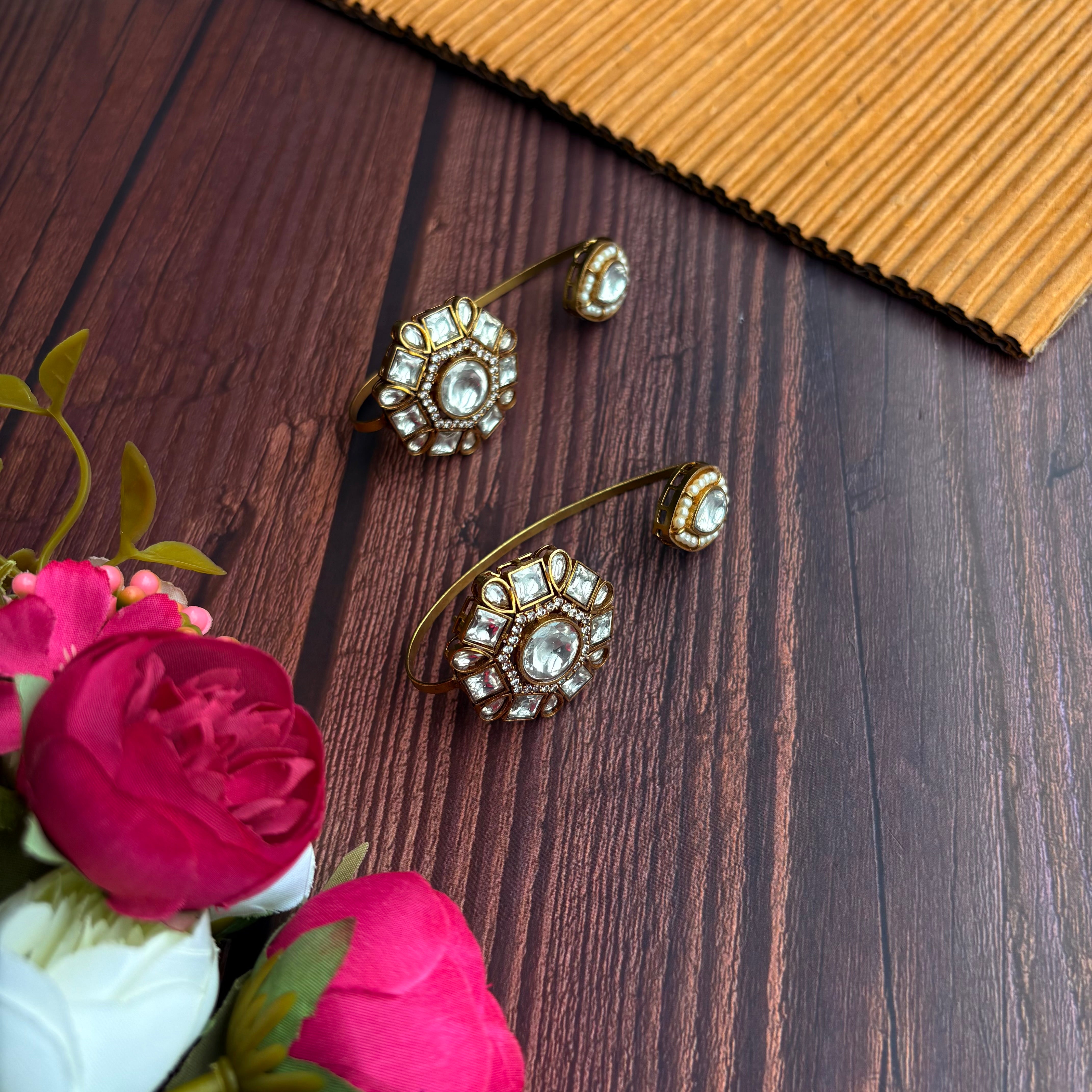 Nayaab Aarika Ear Cuff