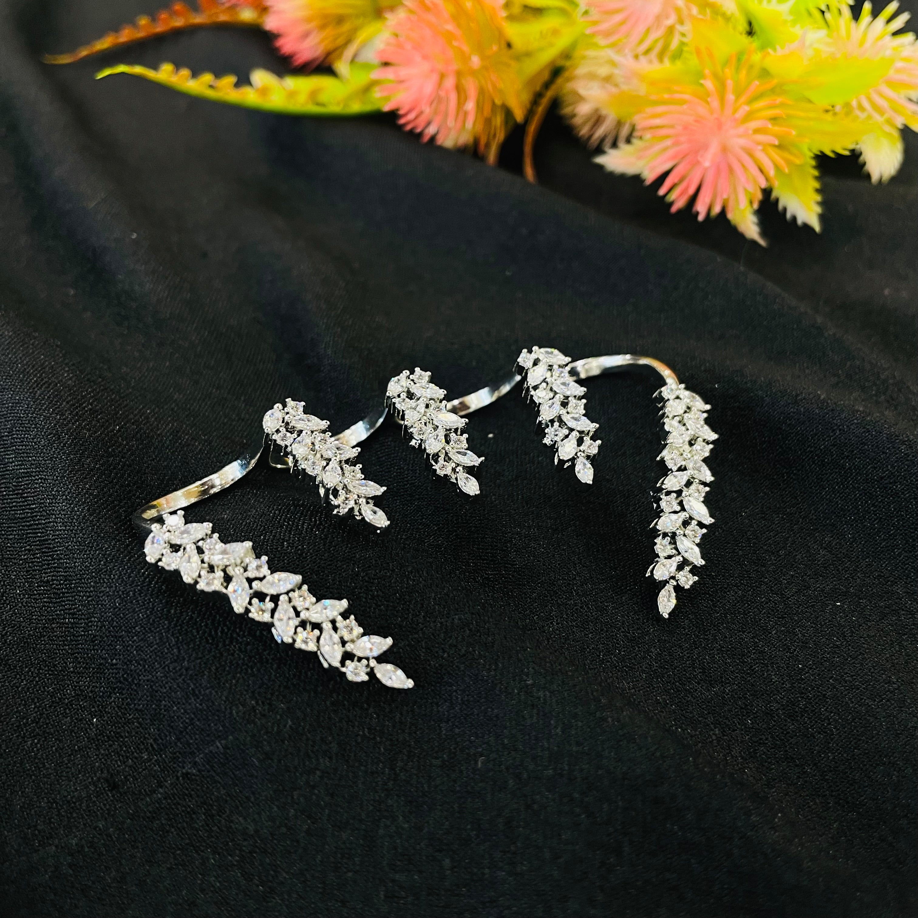 Ad Ophelia Handcuff