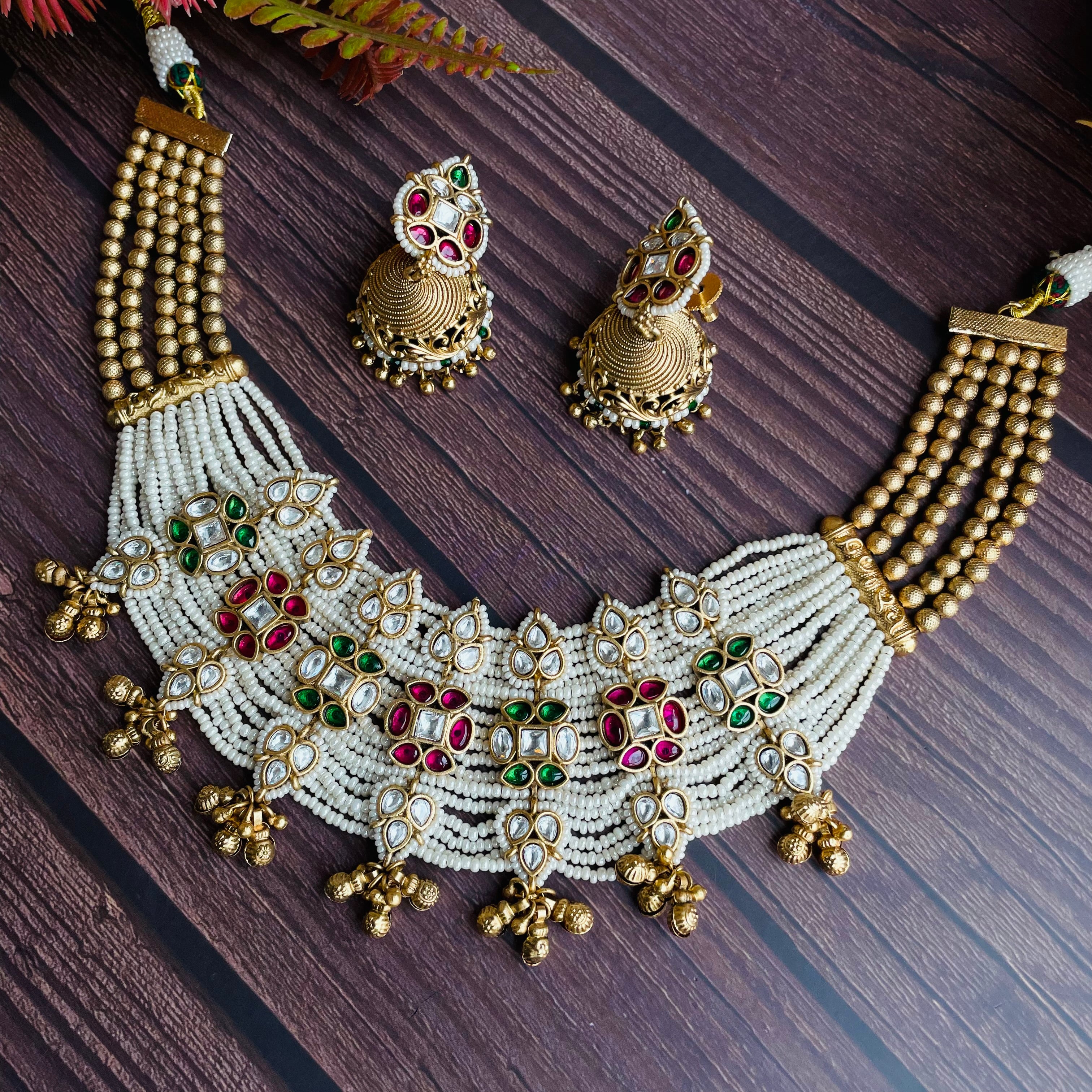 Nayaab Aarna pearl Neckpiece