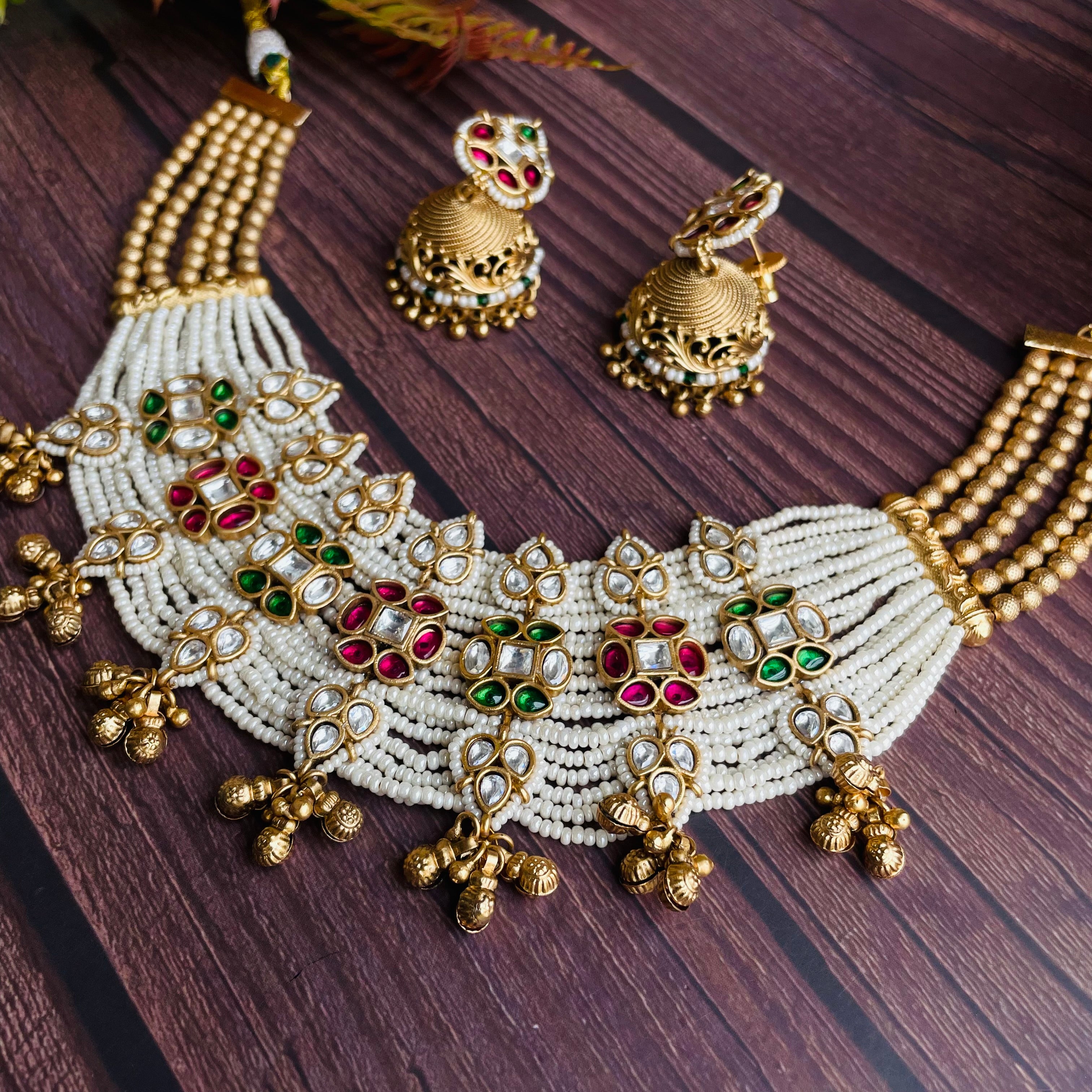 Nayaab Aarna pearl Neckpiece