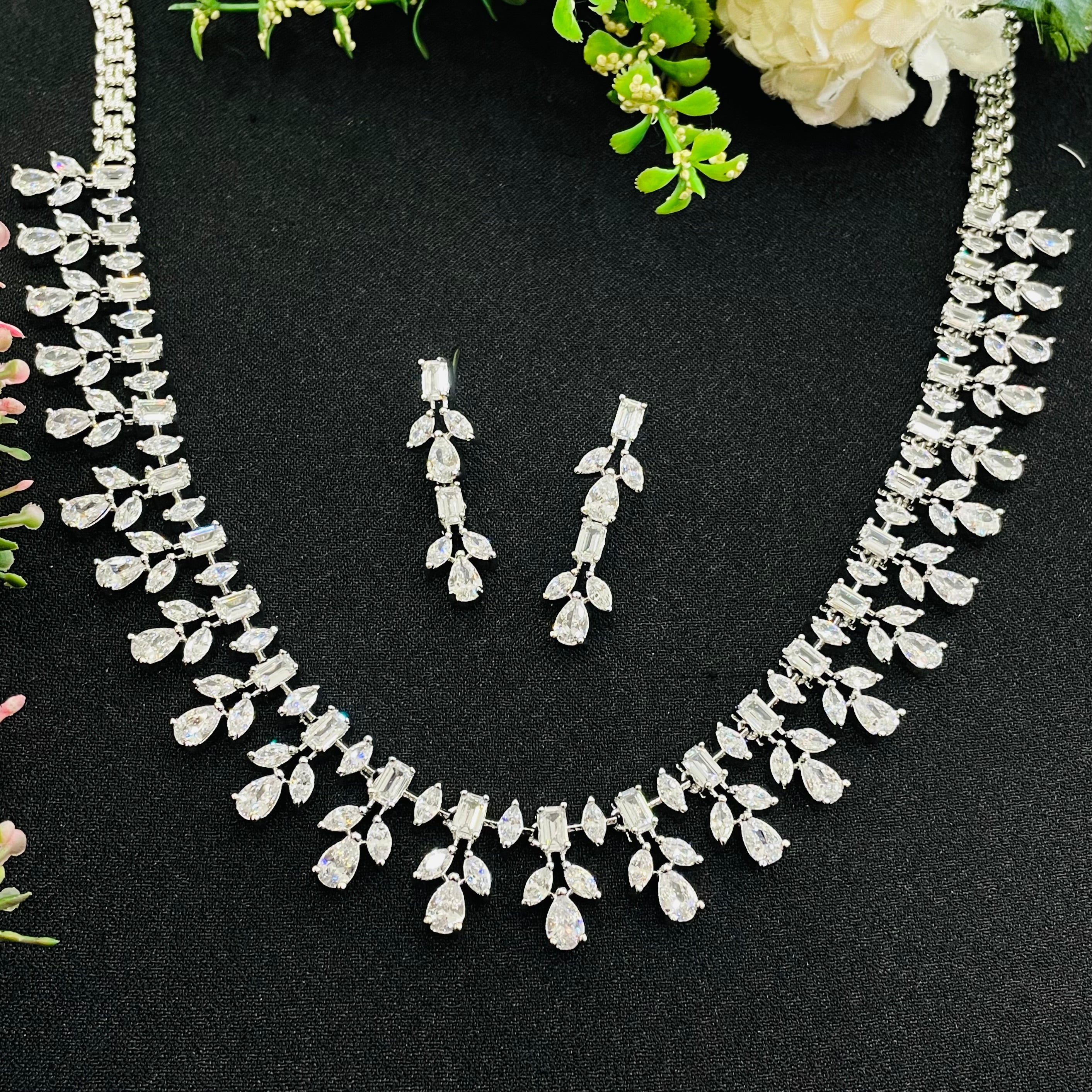 Ad Olivia Neckpiece