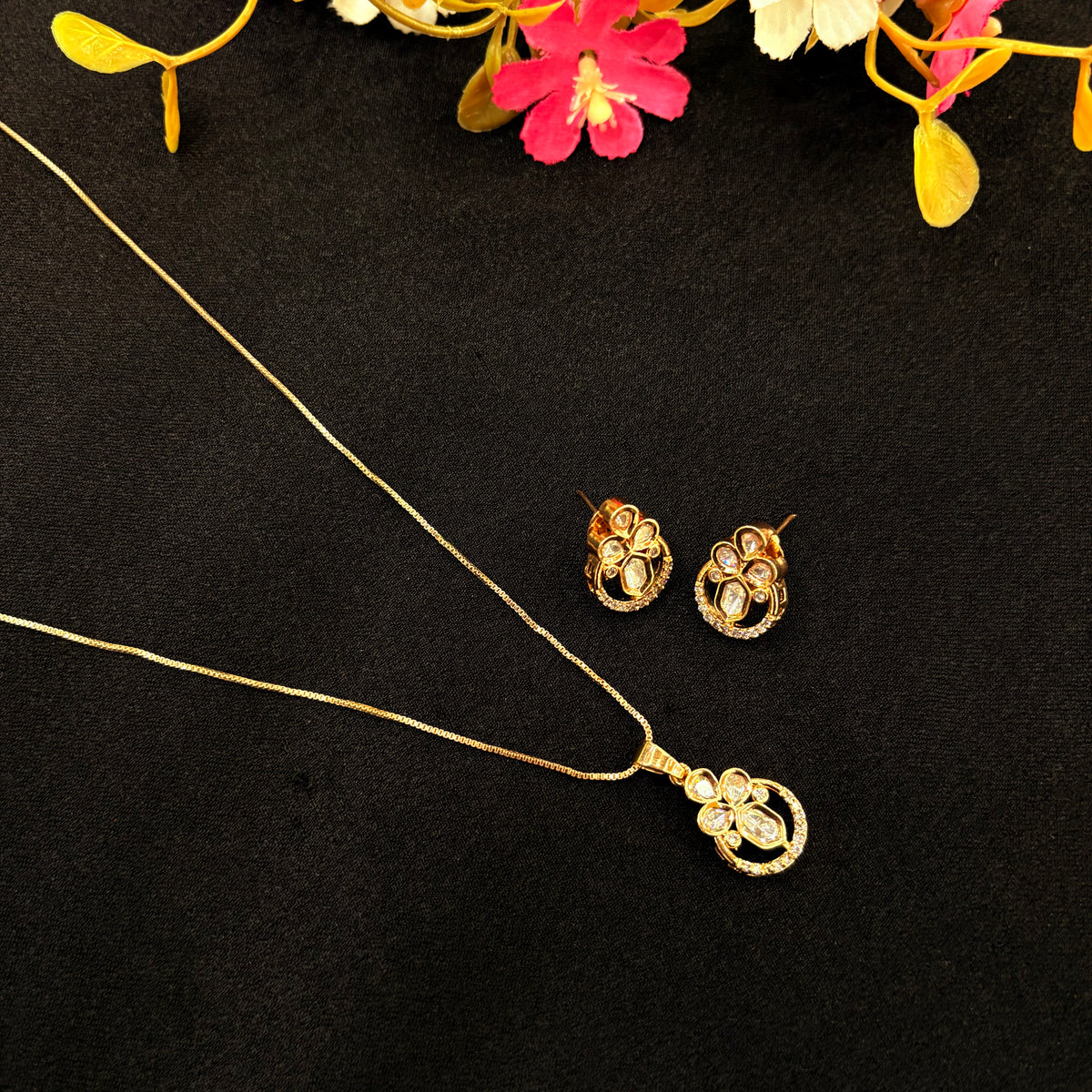 Aarohi Noor Pendant Set