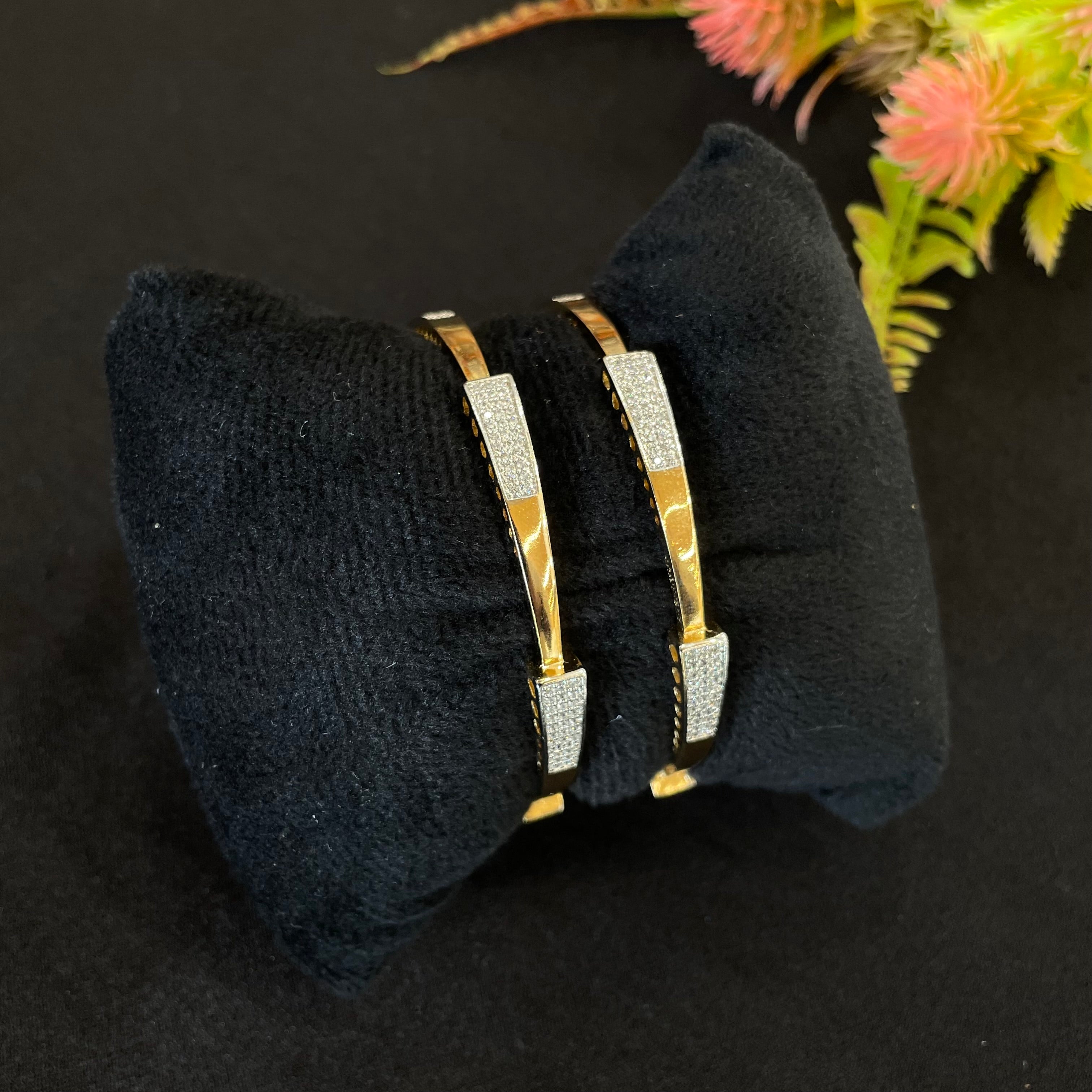 AD Nyra Bangles