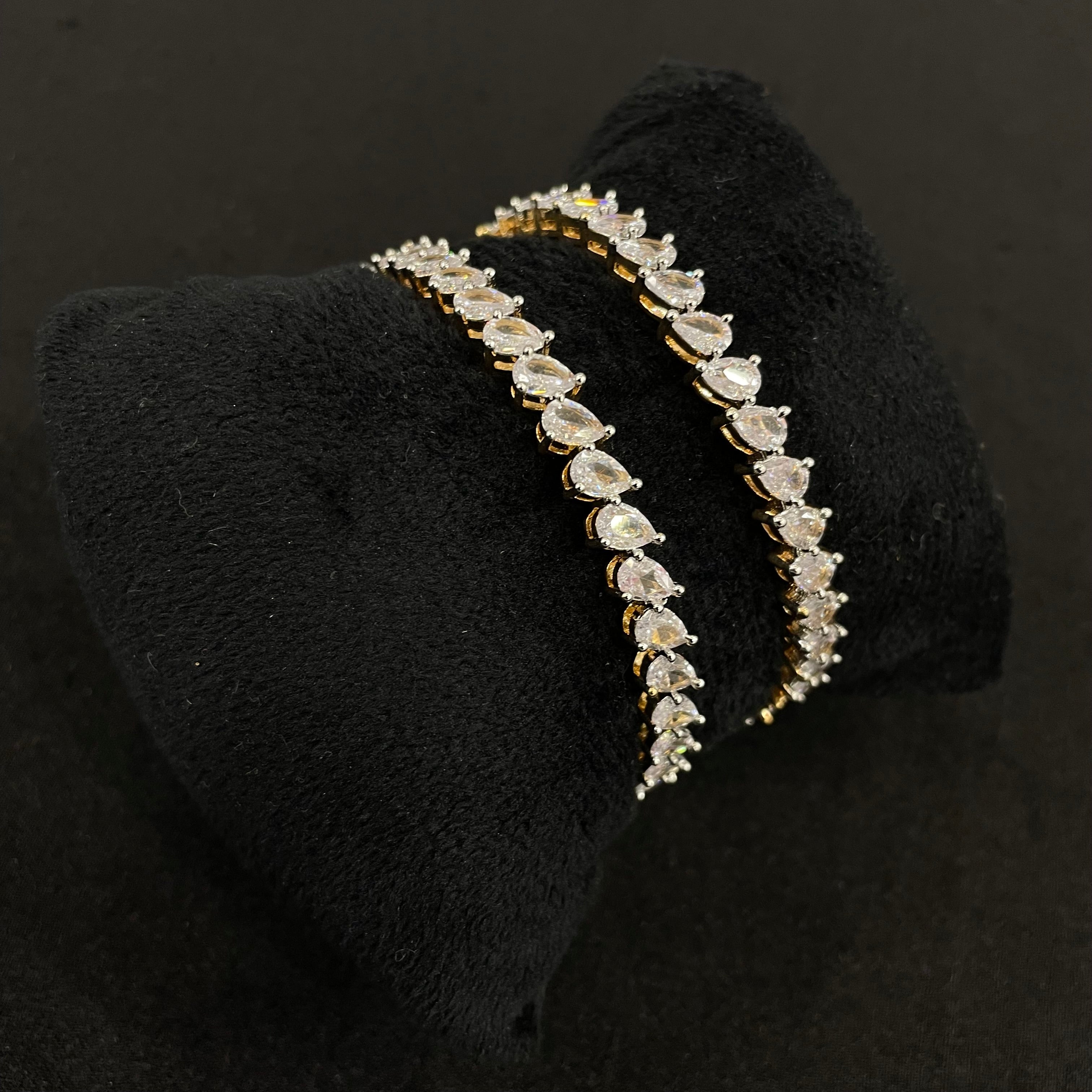 Nayaab lily bangles