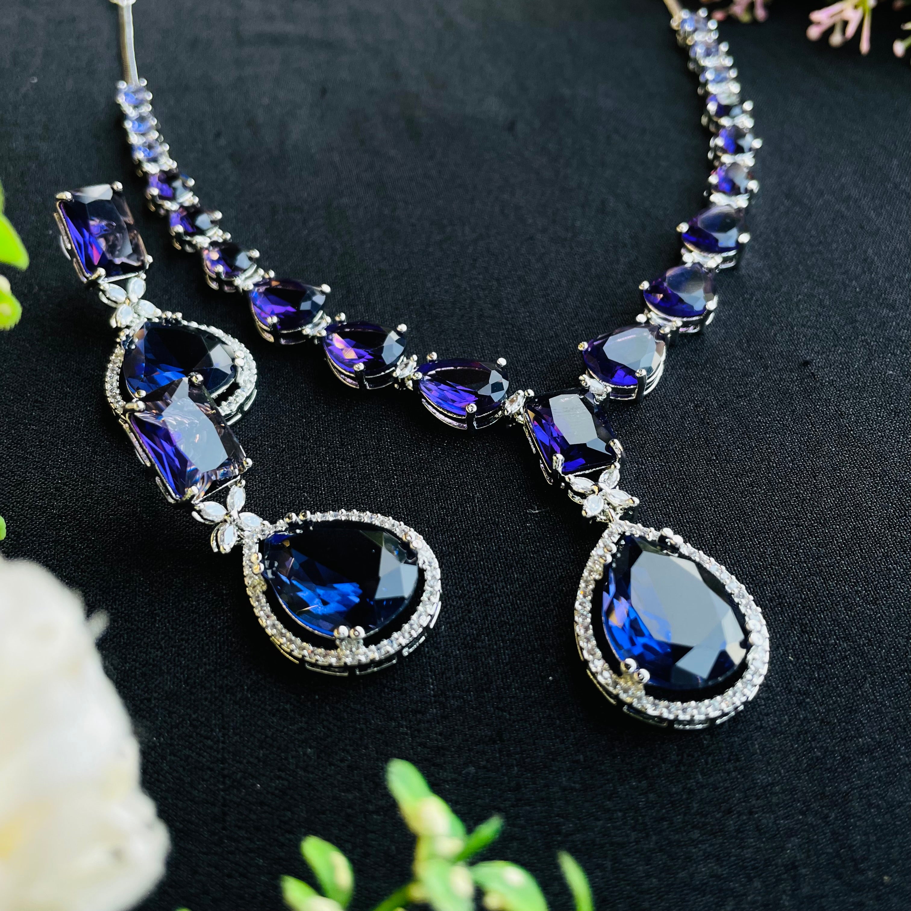 kiara emerald  ad Neckpiece