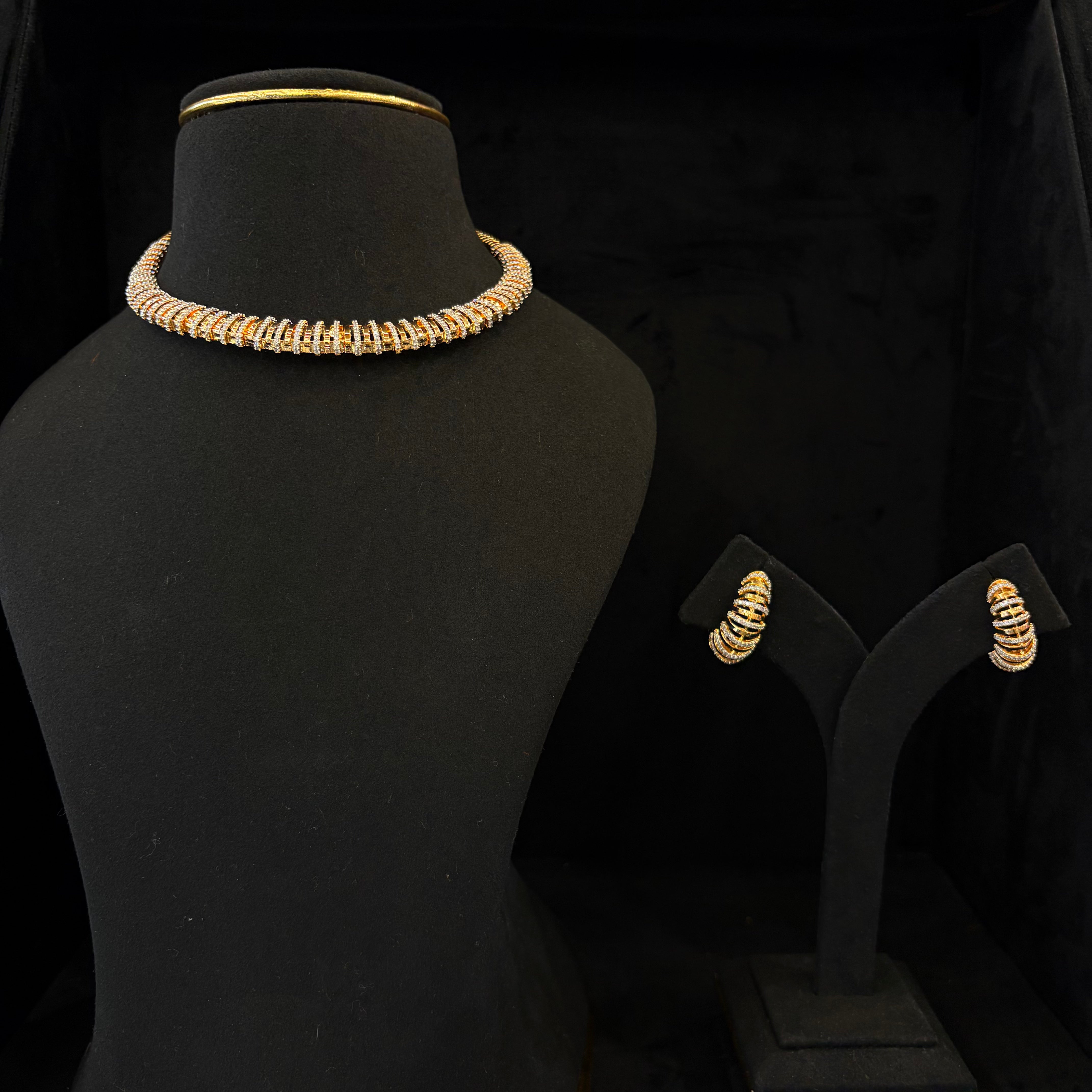 Ad annie Neckpiece