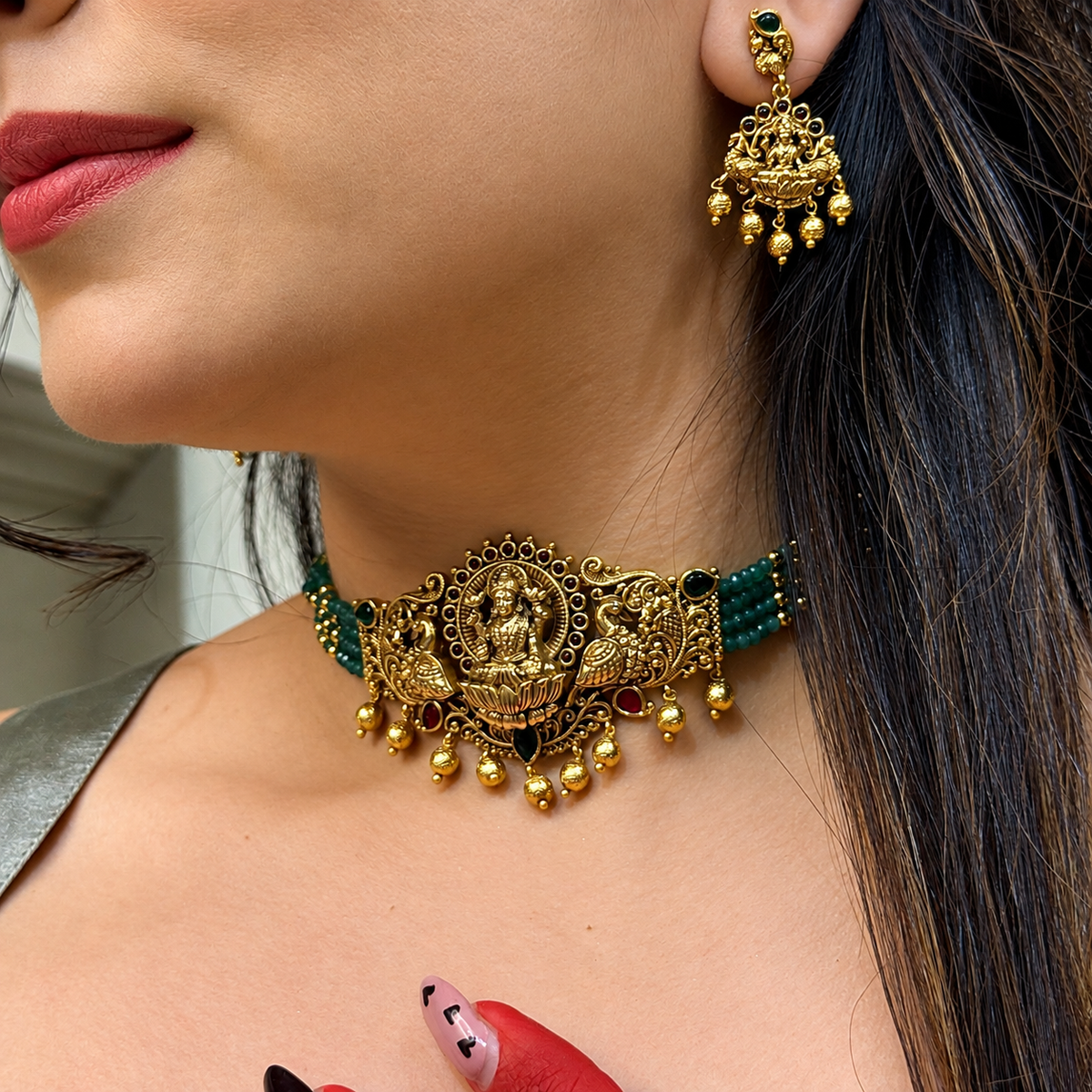 Vanya Temple Green Neckpeice
