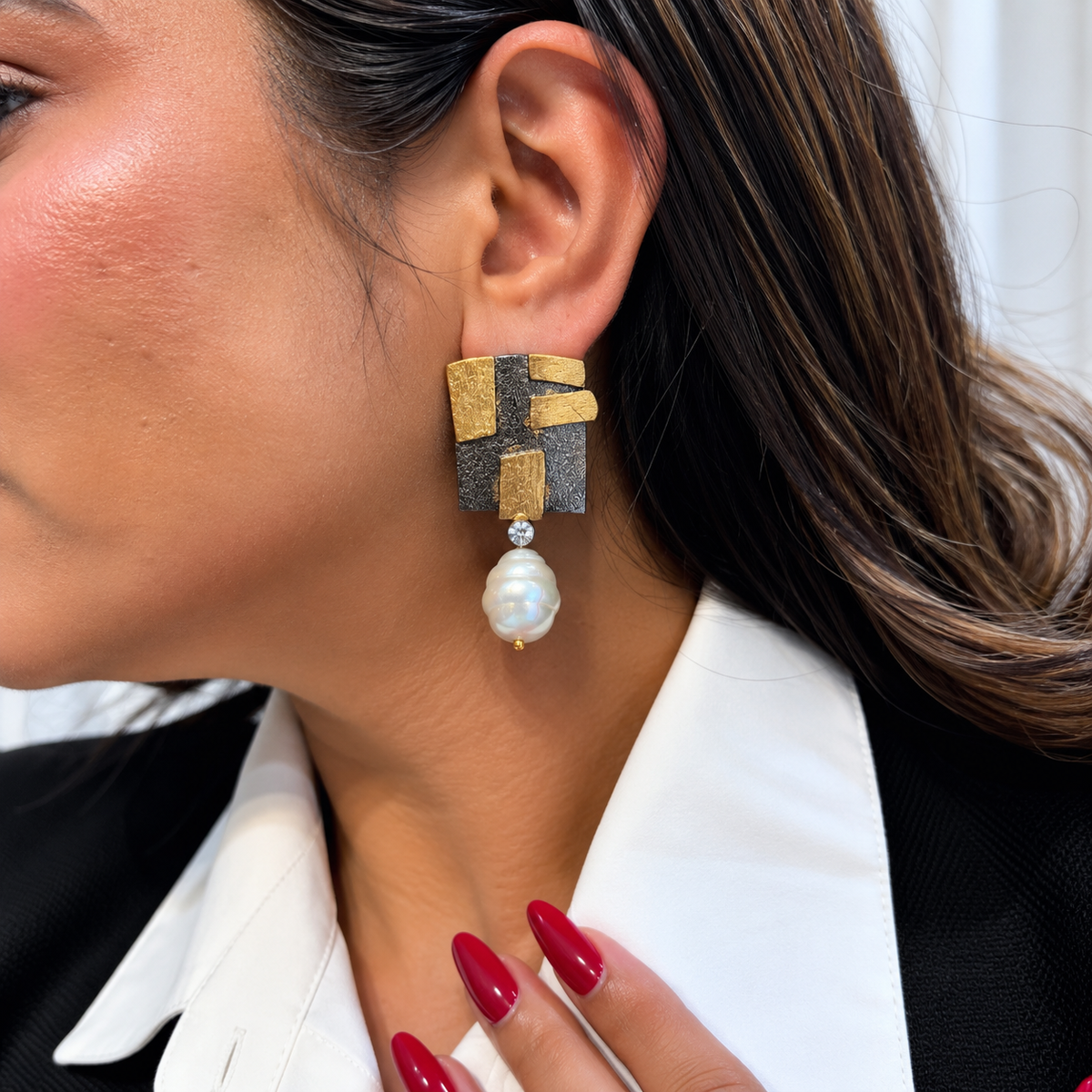 Vyanika Pearl Earrings