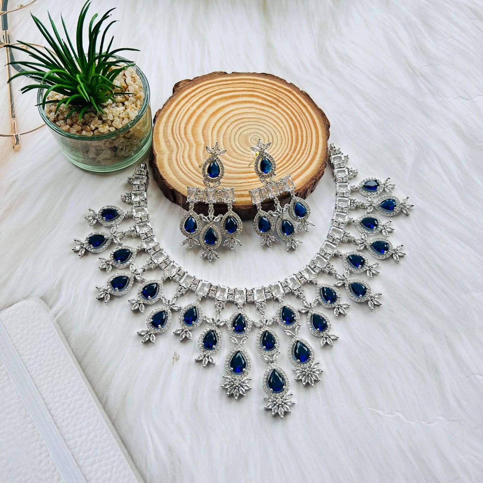 halie ad neckpiece velvet box by shweta