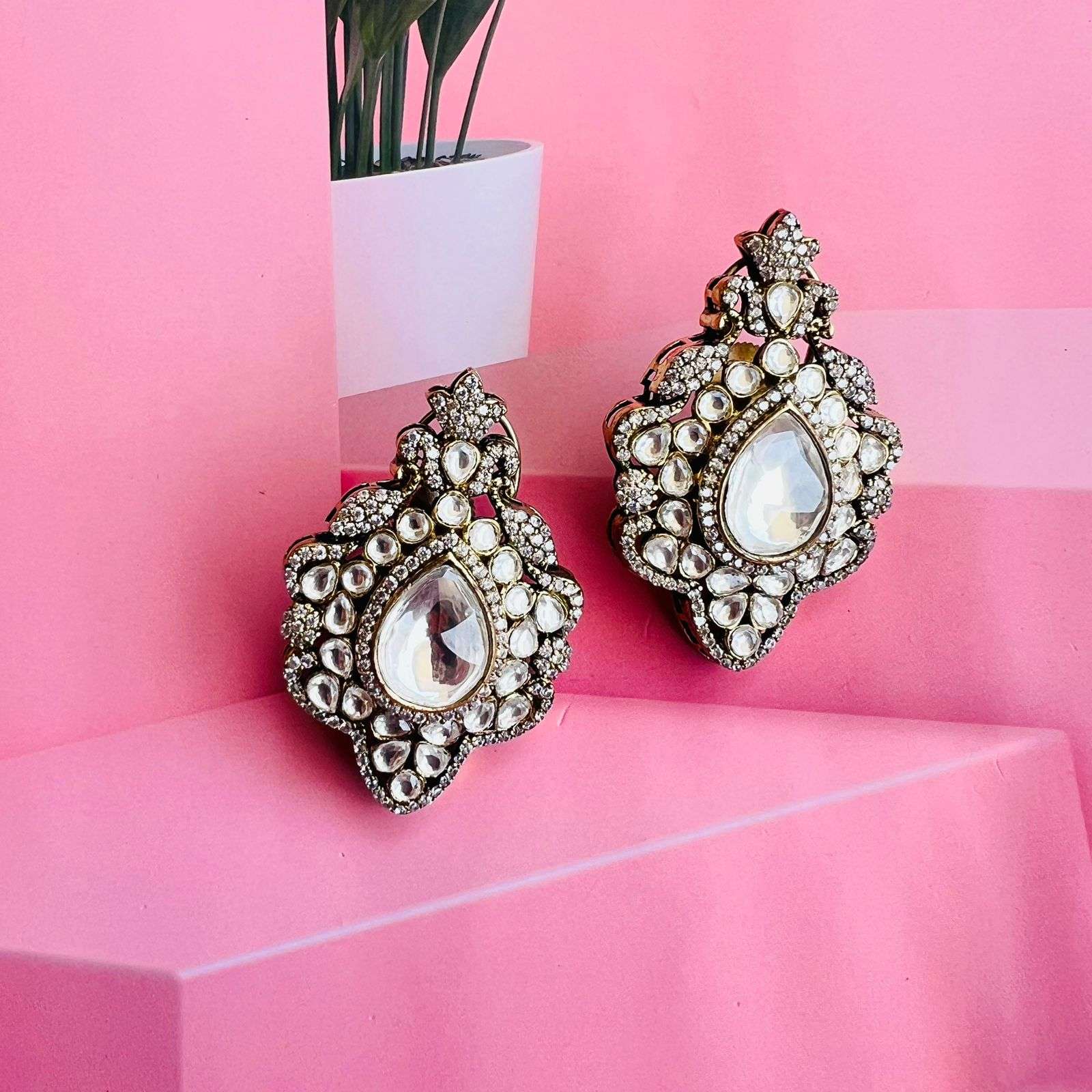 Alizeh polki studs velvet box by shweta