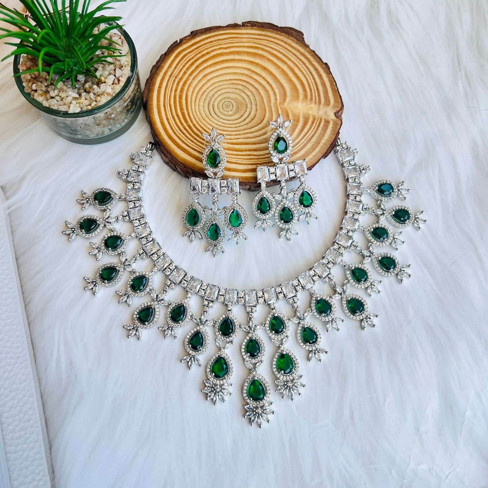 Halie ad Neckpiece - Green