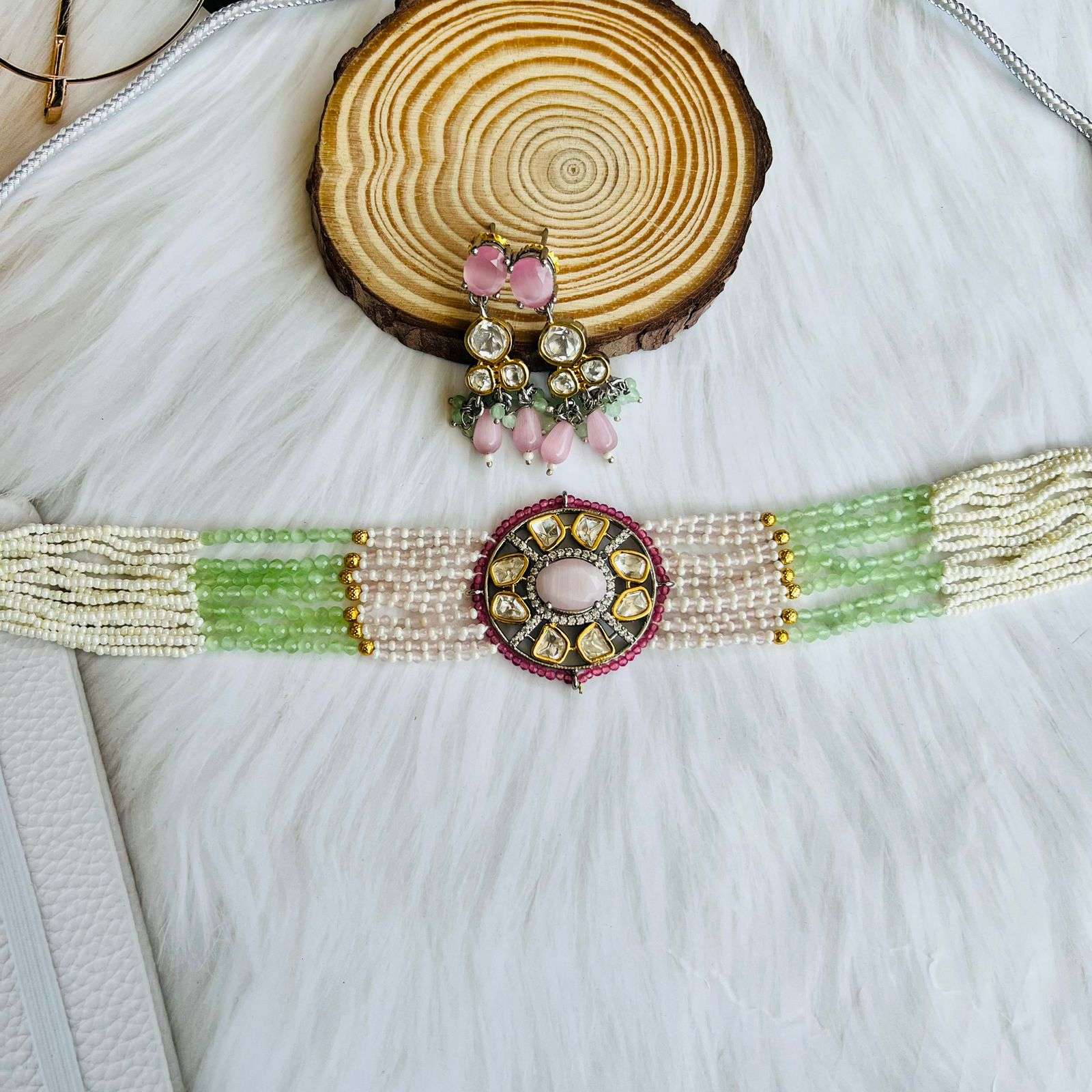 nayaab veena choker velvet box by shweta