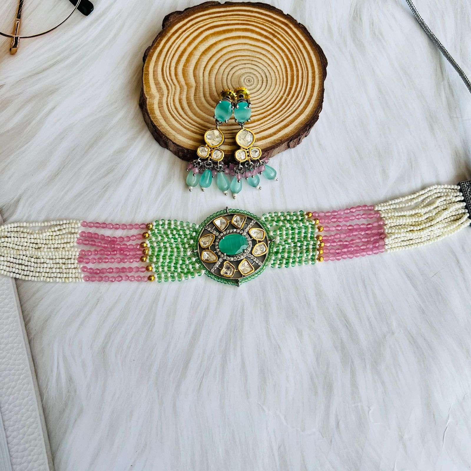 nayaab veena choker velvet box by shweta