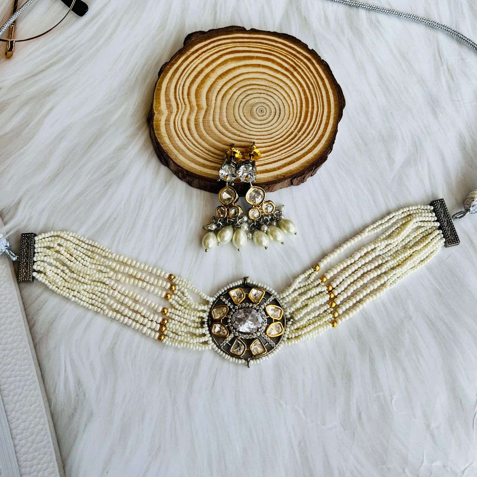 nayaab veena choker velvet box by shweta