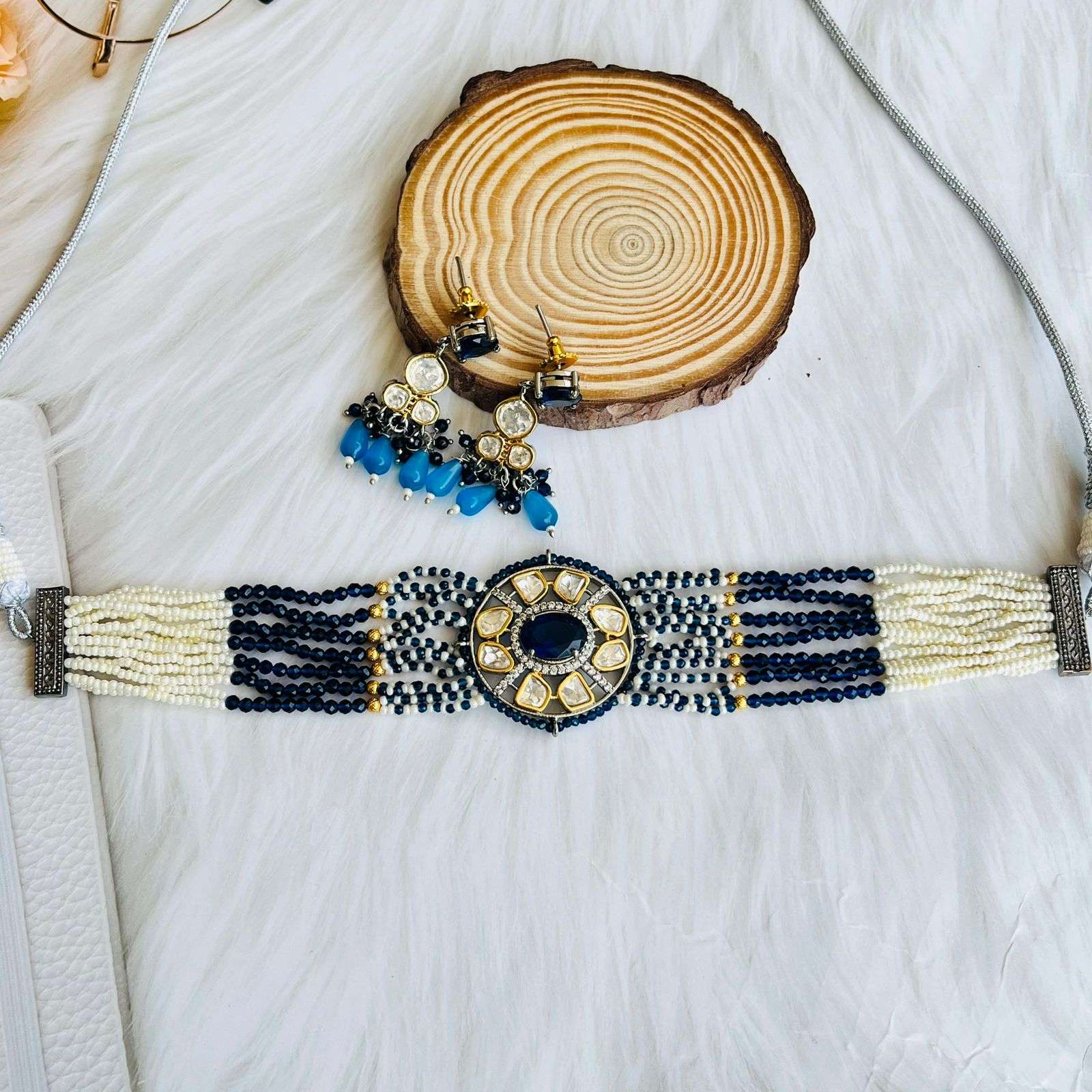 nayaab veena choker velvet box by shweta