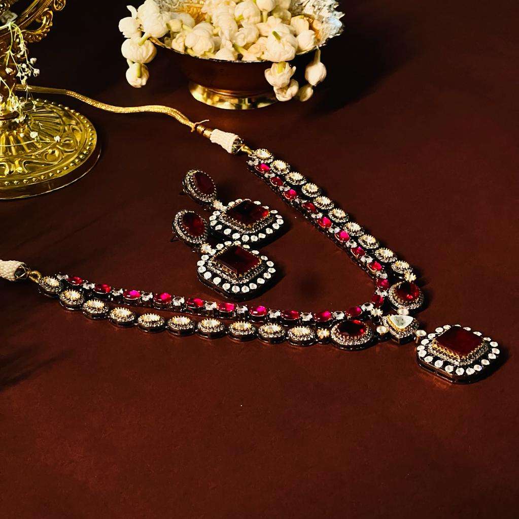 Nayaab Heer Neckpiece- Red