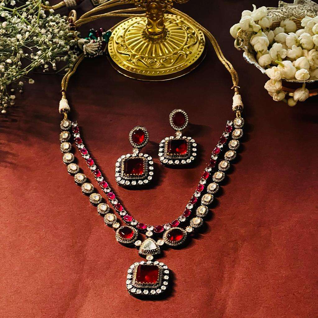 Nayaab Heer Neckpiece- Red