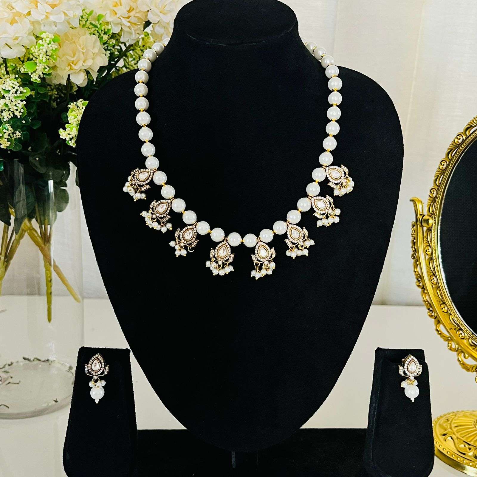 Nayaab zainab Neckpiece-white