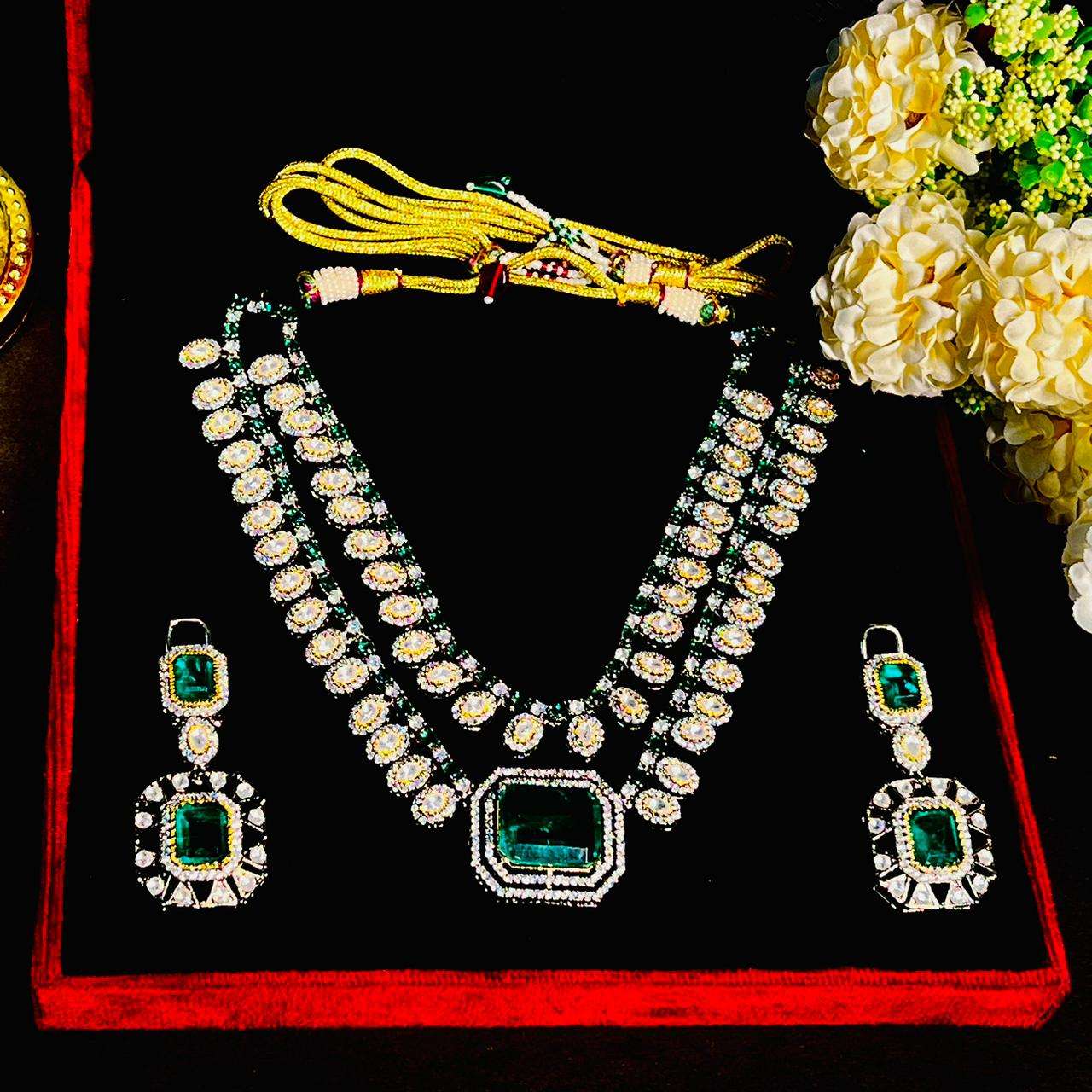 Nayaab laiba neckpiece velvet box by shweta