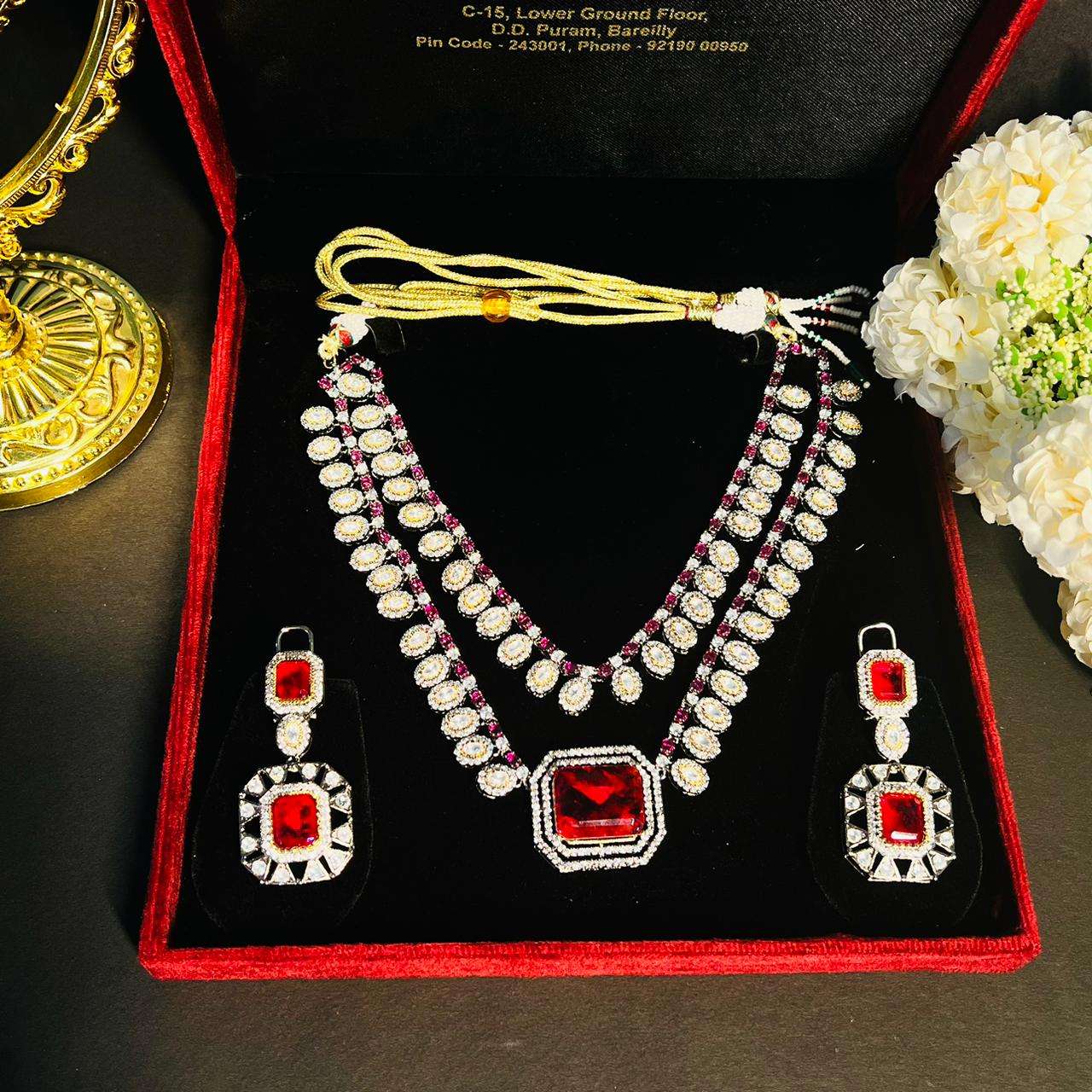 Nayaab laiba neckpiece velvet box by shweta