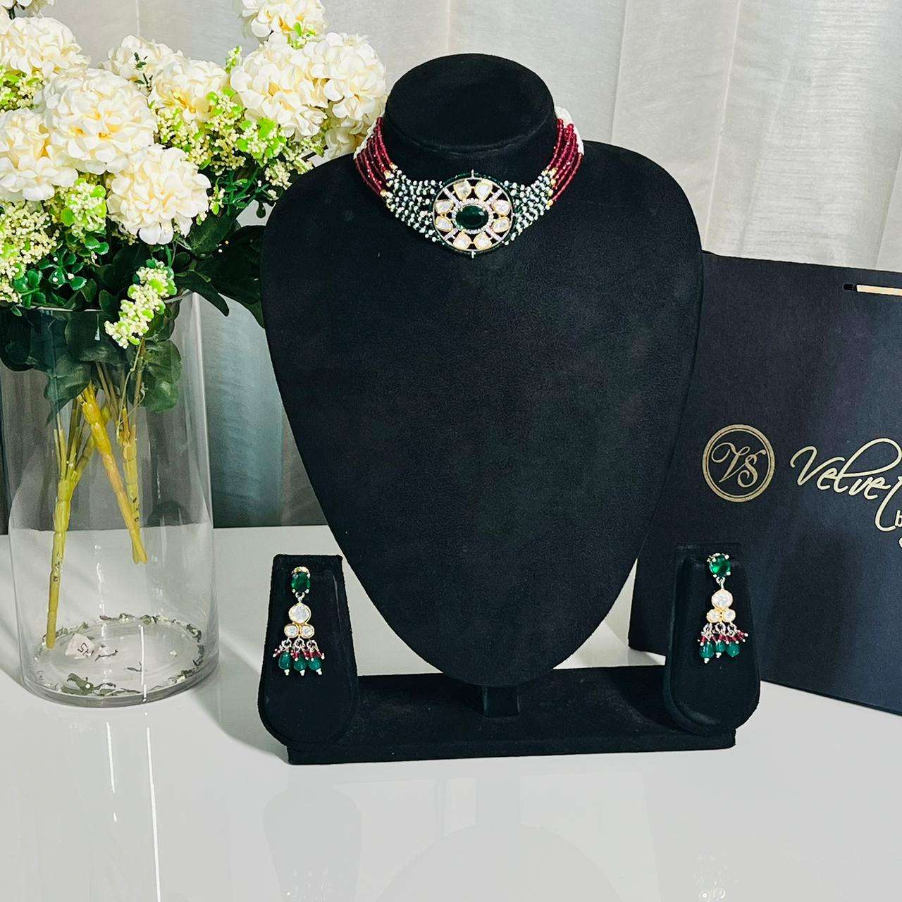 nayaab veena choker velvet box by shweta