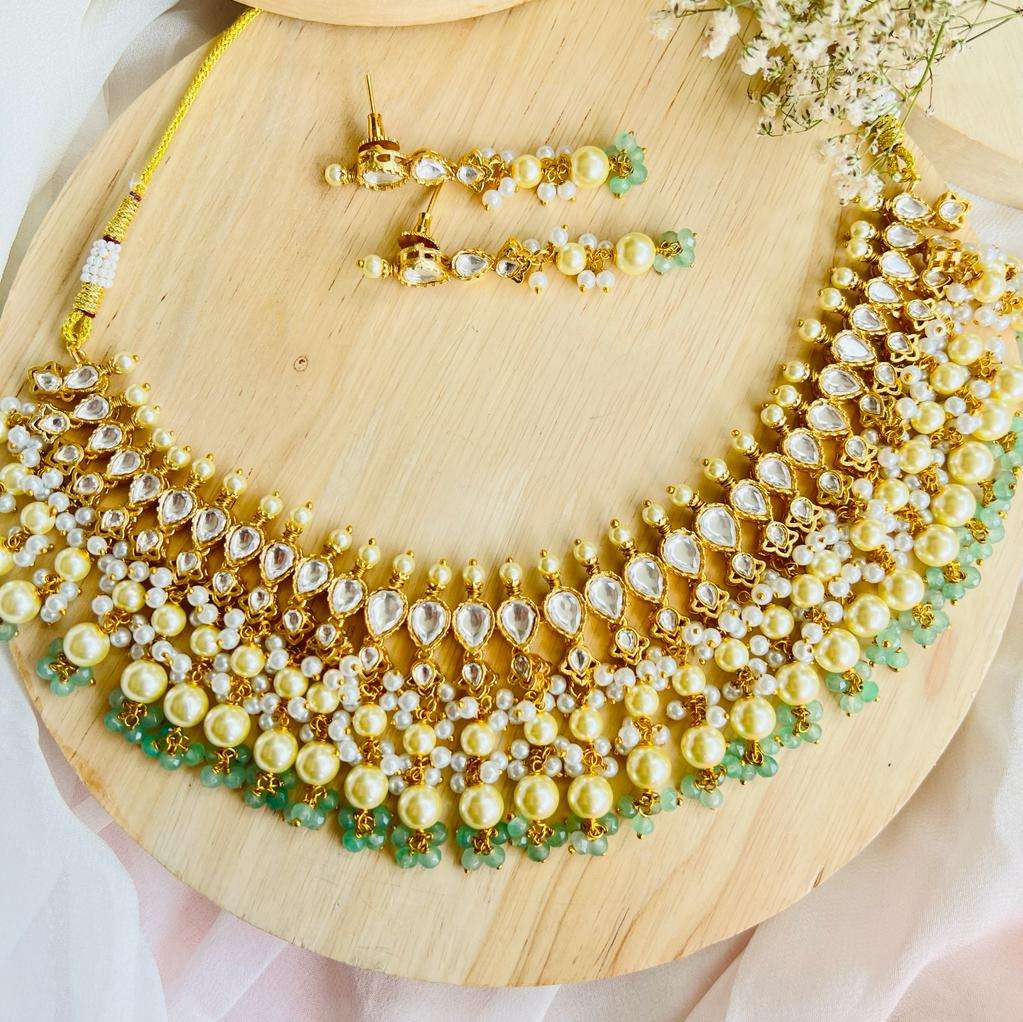 Nayaab heena neckpiece velvet box by shweta