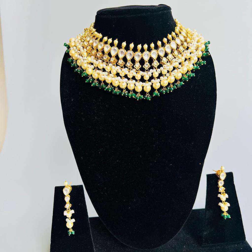 Nayaab heena neckpiece velvet box by shweta