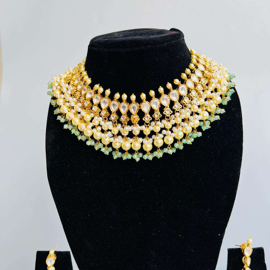 Nayaab heena neckpiece velvet box by shweta