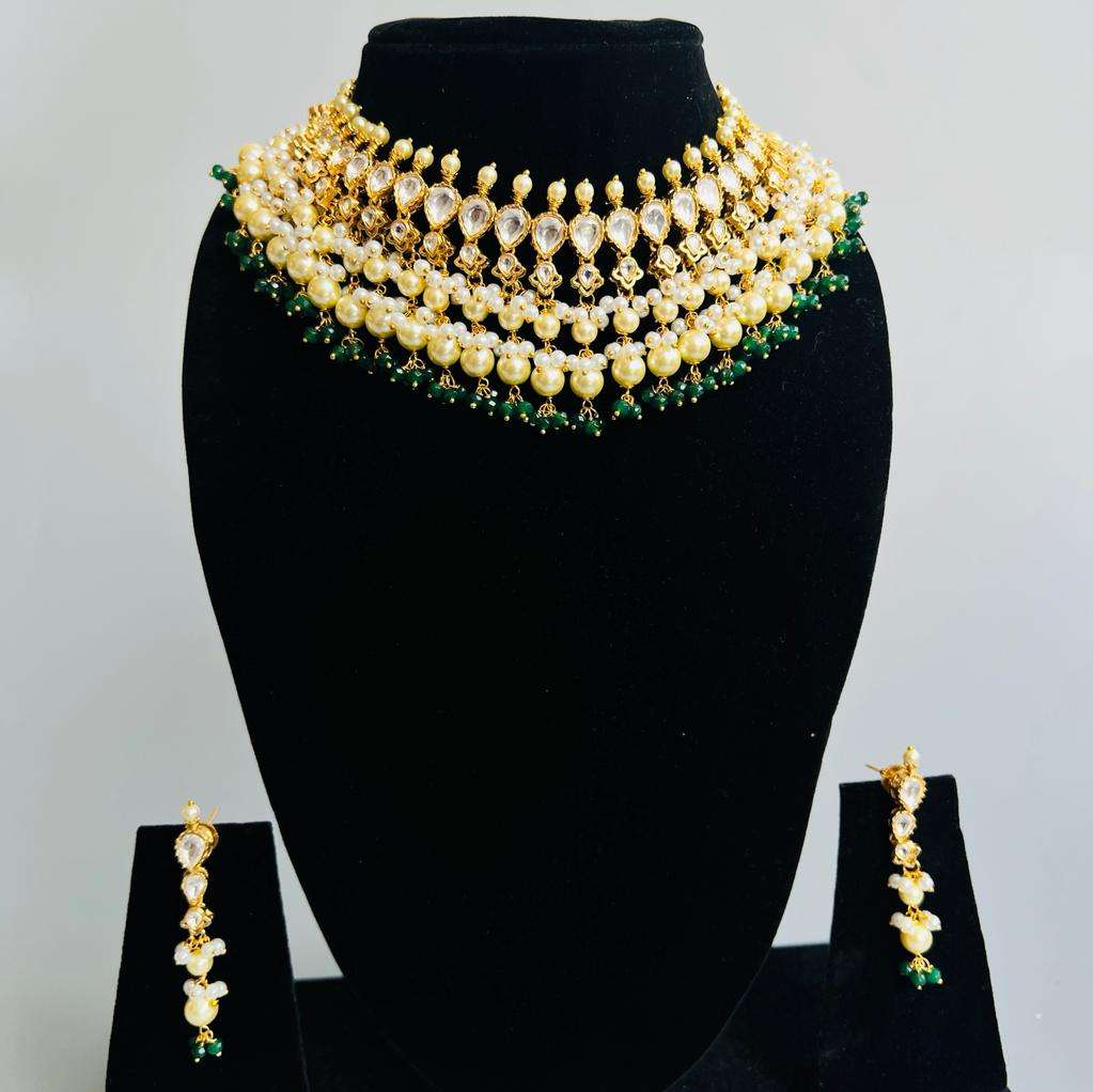 Nayaab heena neckpiece velvet box by shweta