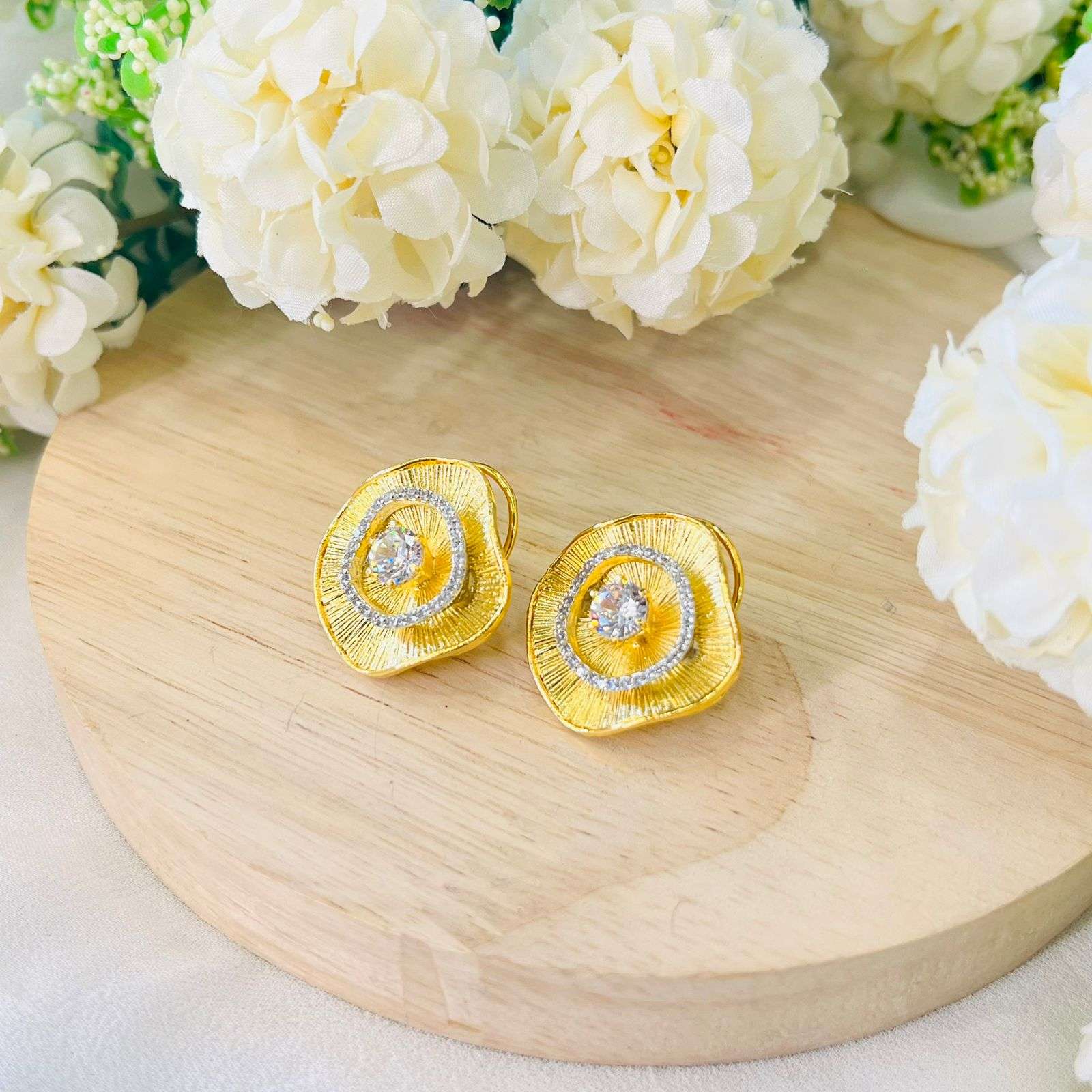 Ad Zainab studs Velvet box by Shweta