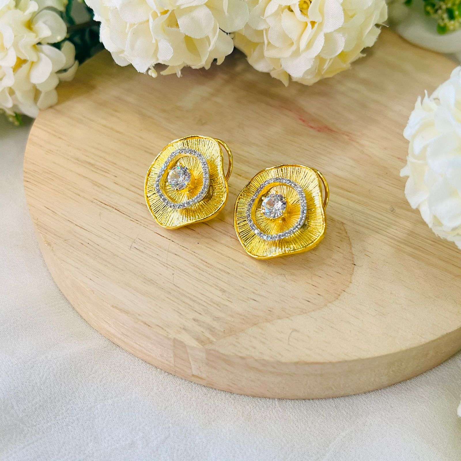 Ad Zainab studs Velvet box by Shweta