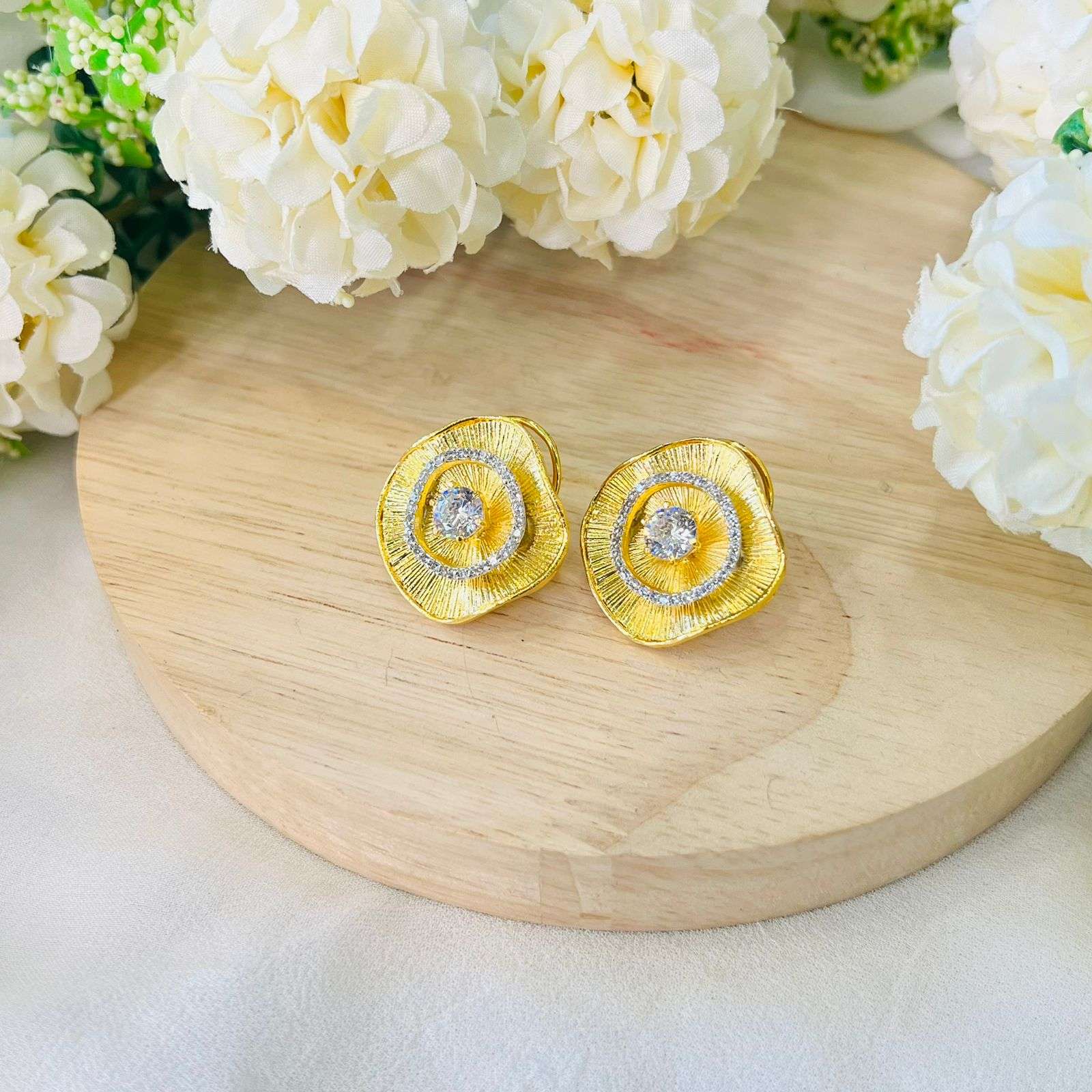 Ad Zainab studs Velvet box by Shweta