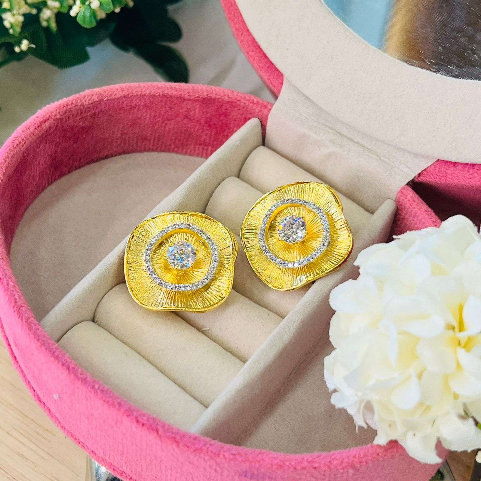 Ad Zainab studs Velvet box by Shweta