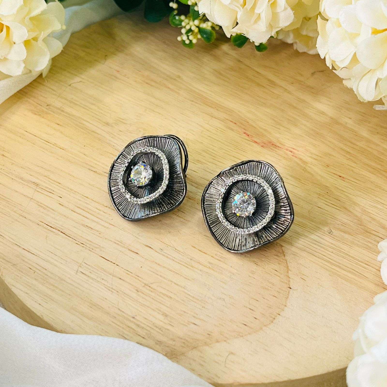 Ad Zainab studs Velvet box by Shweta