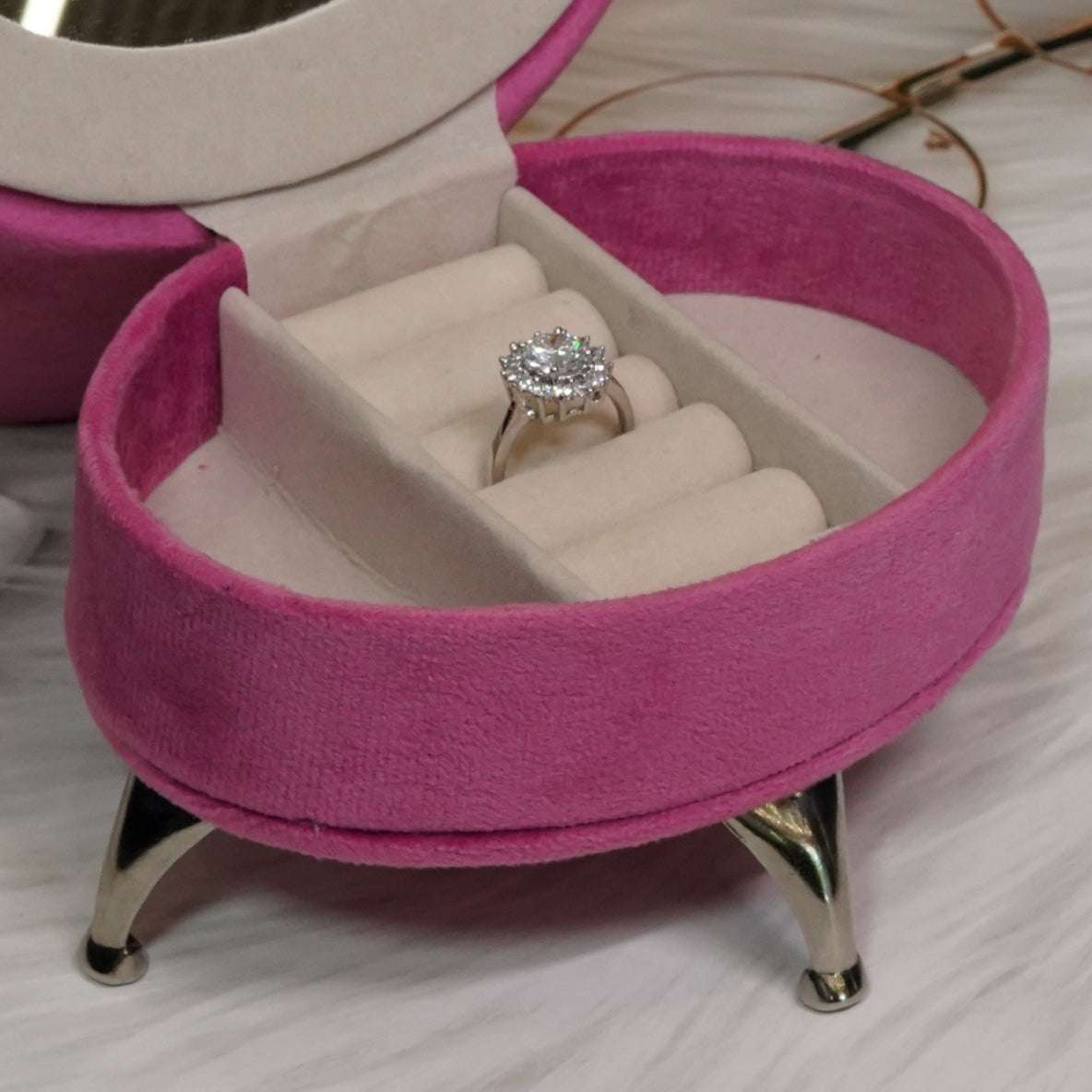 Vs sterling silver cocktail ring 1002 Velvet box by Shweta