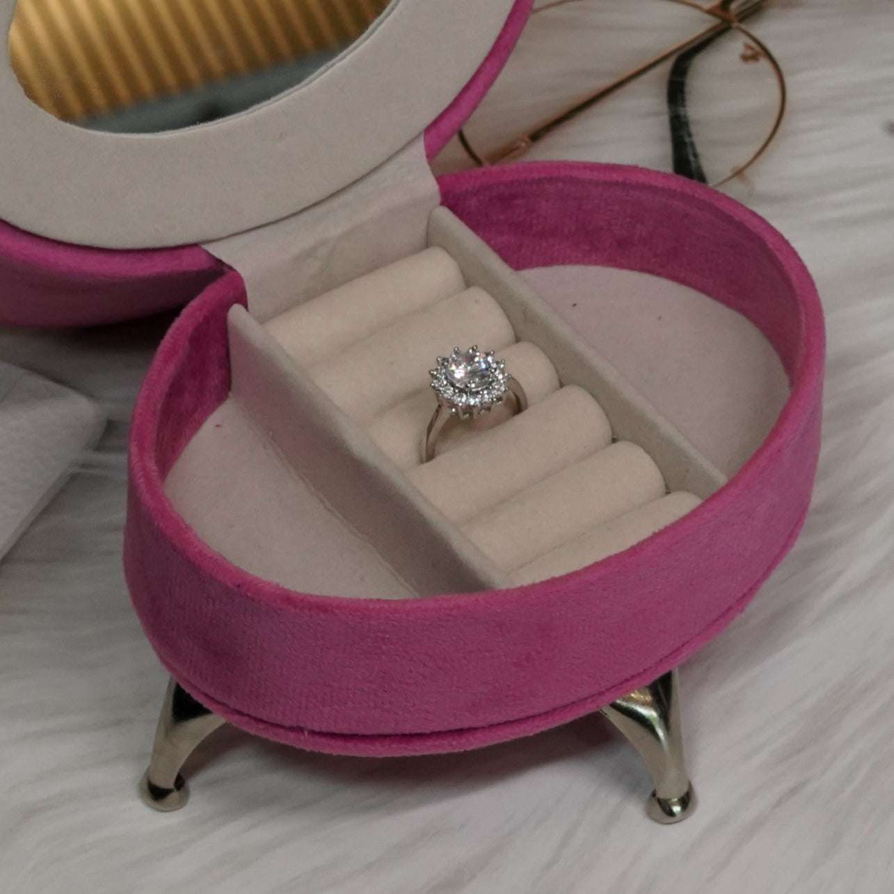 Vs sterling silver cocktail ring 1002 Velvet box by Shweta