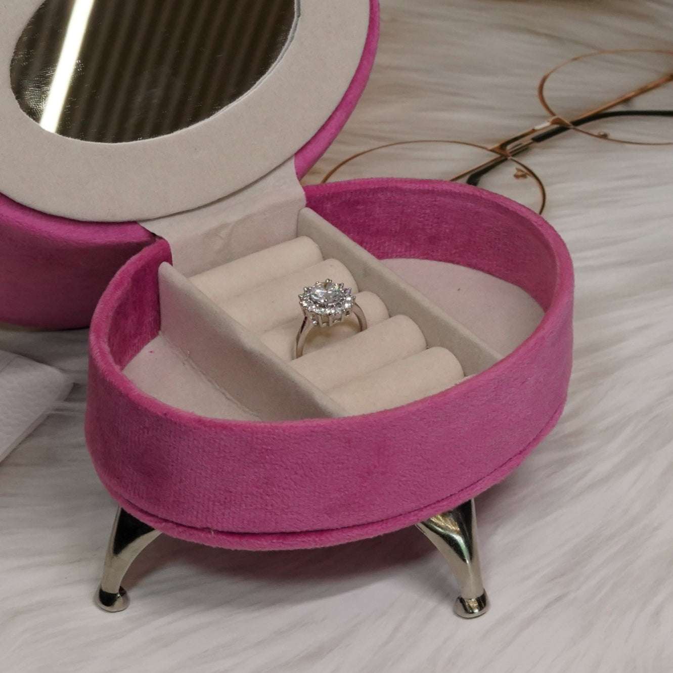 Vs sterling silver cocktail ring 1002 Velvet box by Shweta