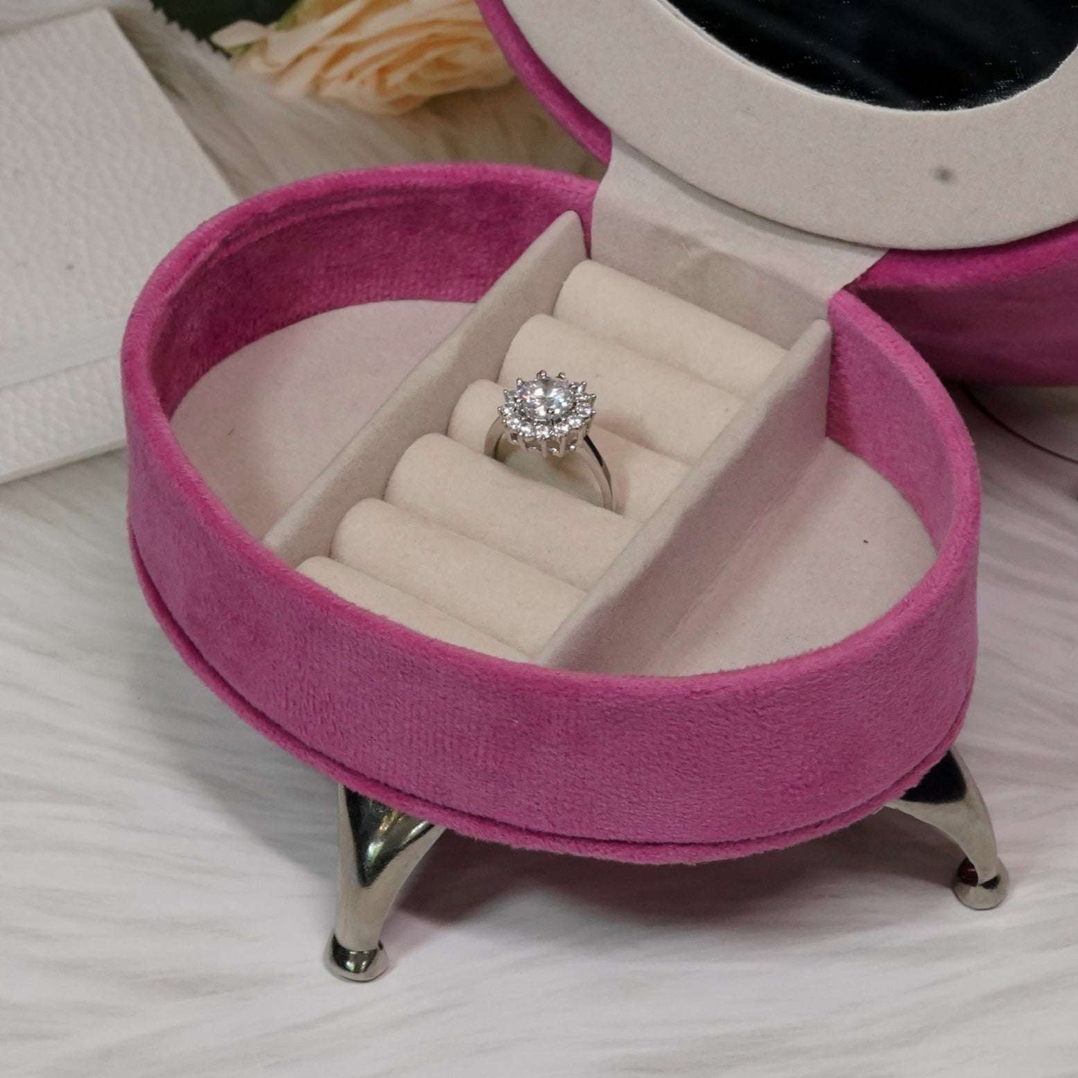 Vs sterling silver cocktail ring 1002 Velvet box by Shweta