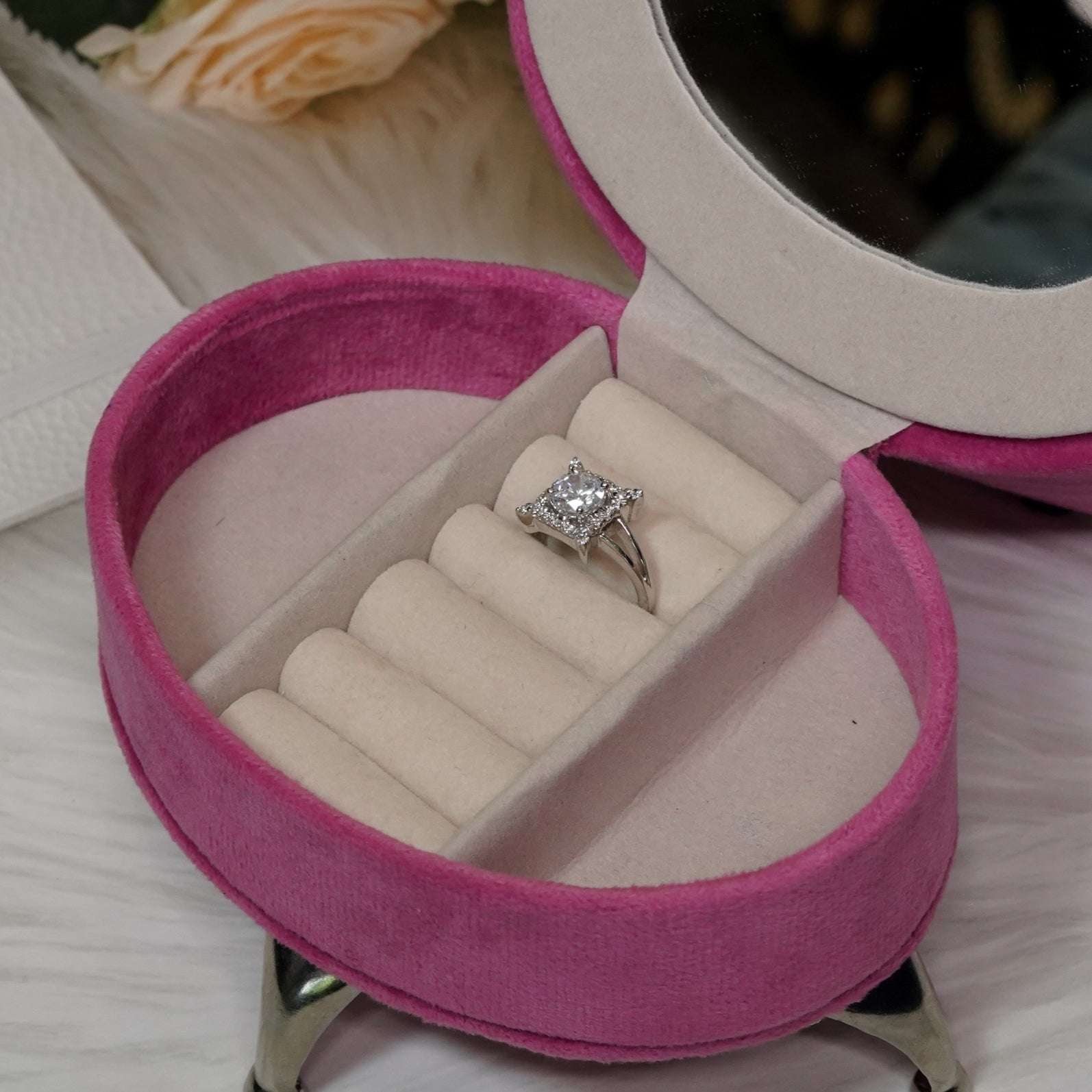 Vs sterling silver cocktail ring 1001 Velvet box by Shweta