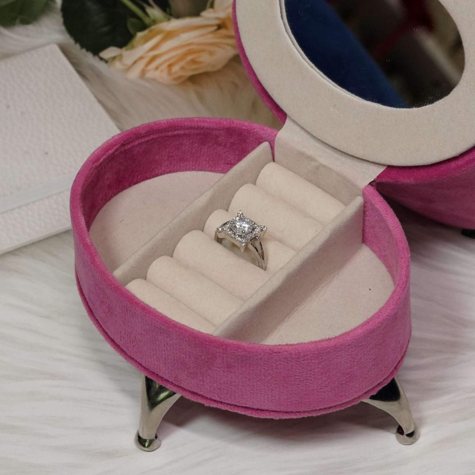 Vs sterling silver cocktail ring 1001 Velvet box by Shweta