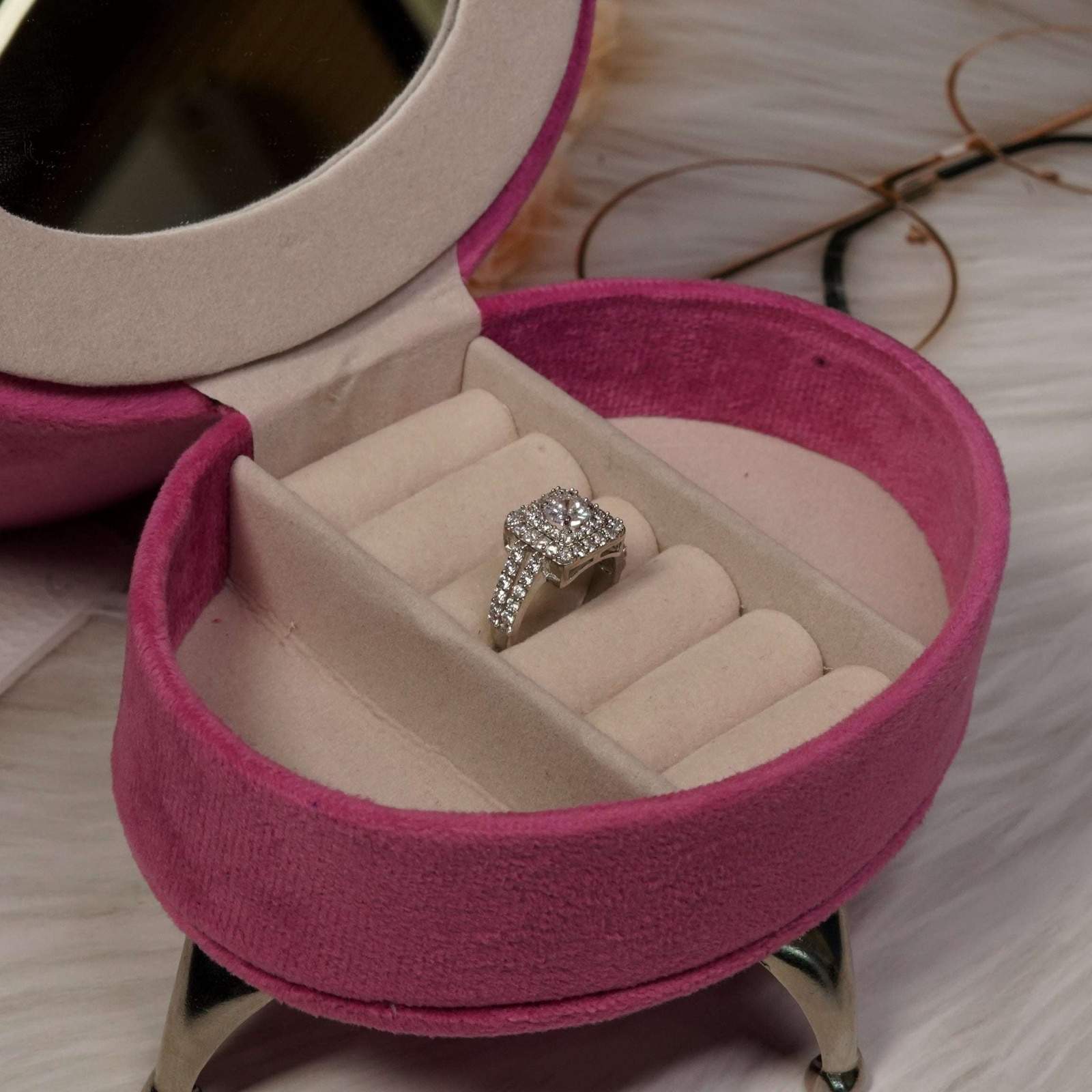 Vs sterling silver cocktail ring 1011 Velvet box by Shweta