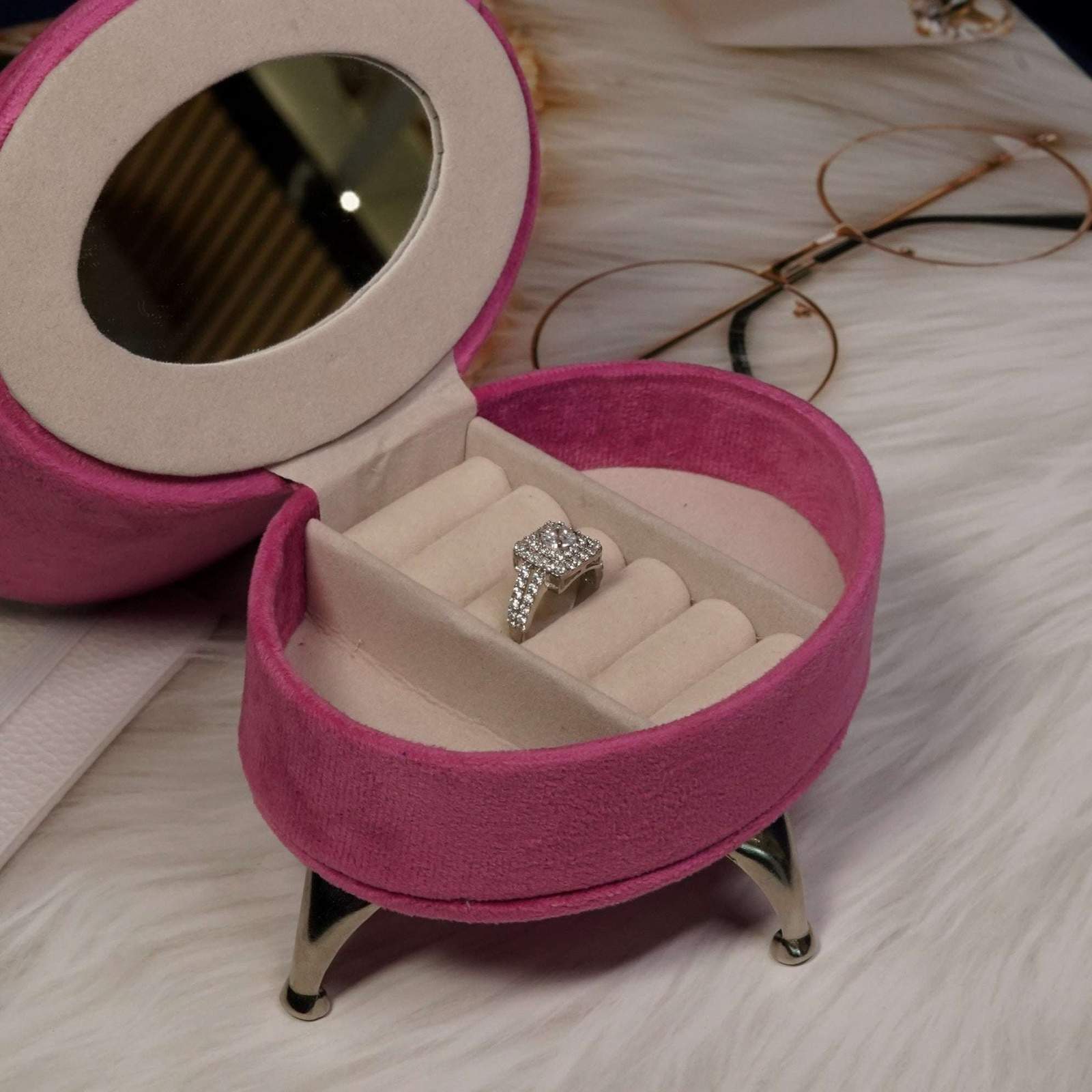 Vs sterling silver cocktail ring 1011 Velvet box by Shweta